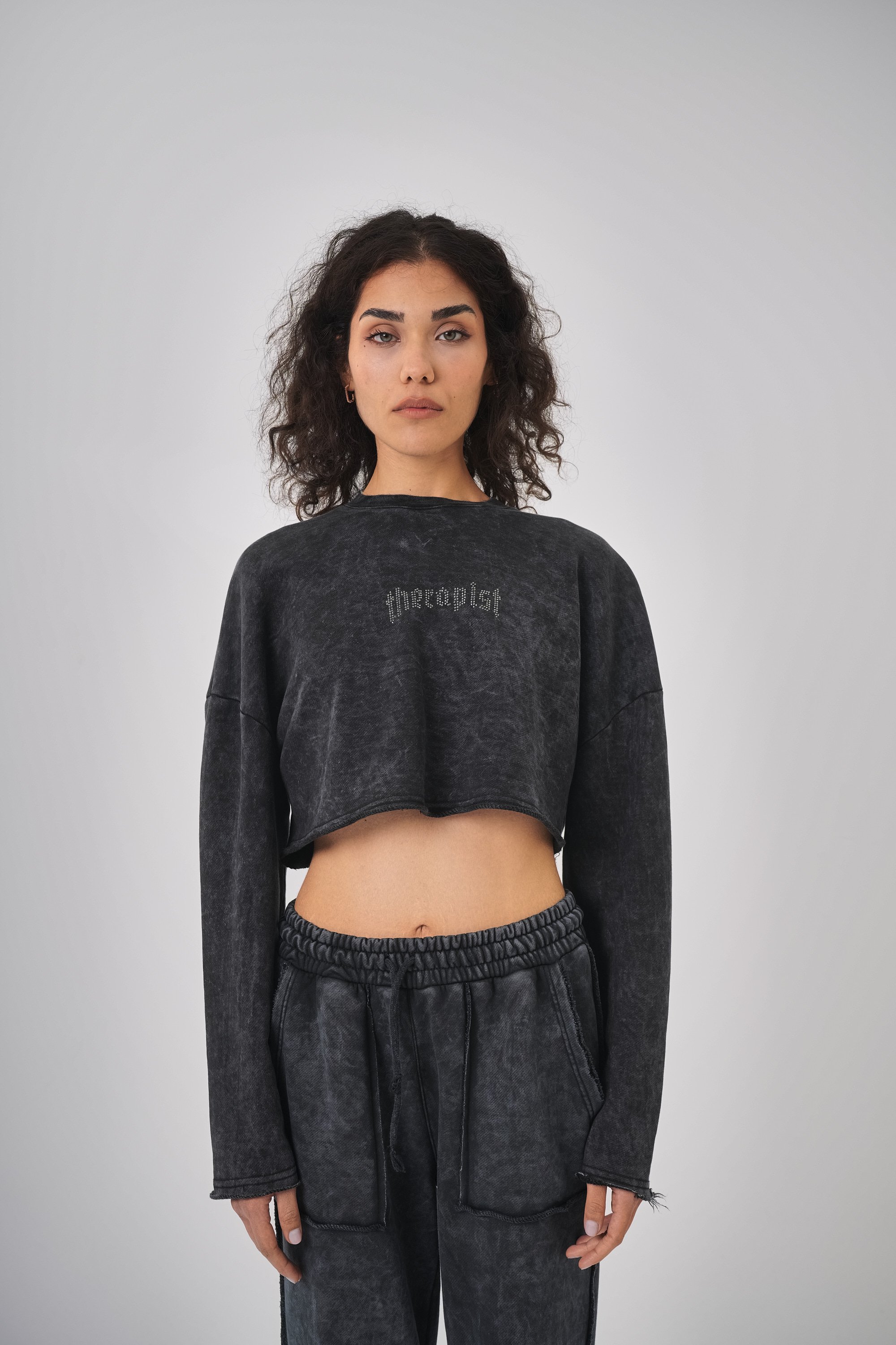 Kadın Yıkamalı Yazılı Taş Detaylı Crop Sweatshirt - Siyah