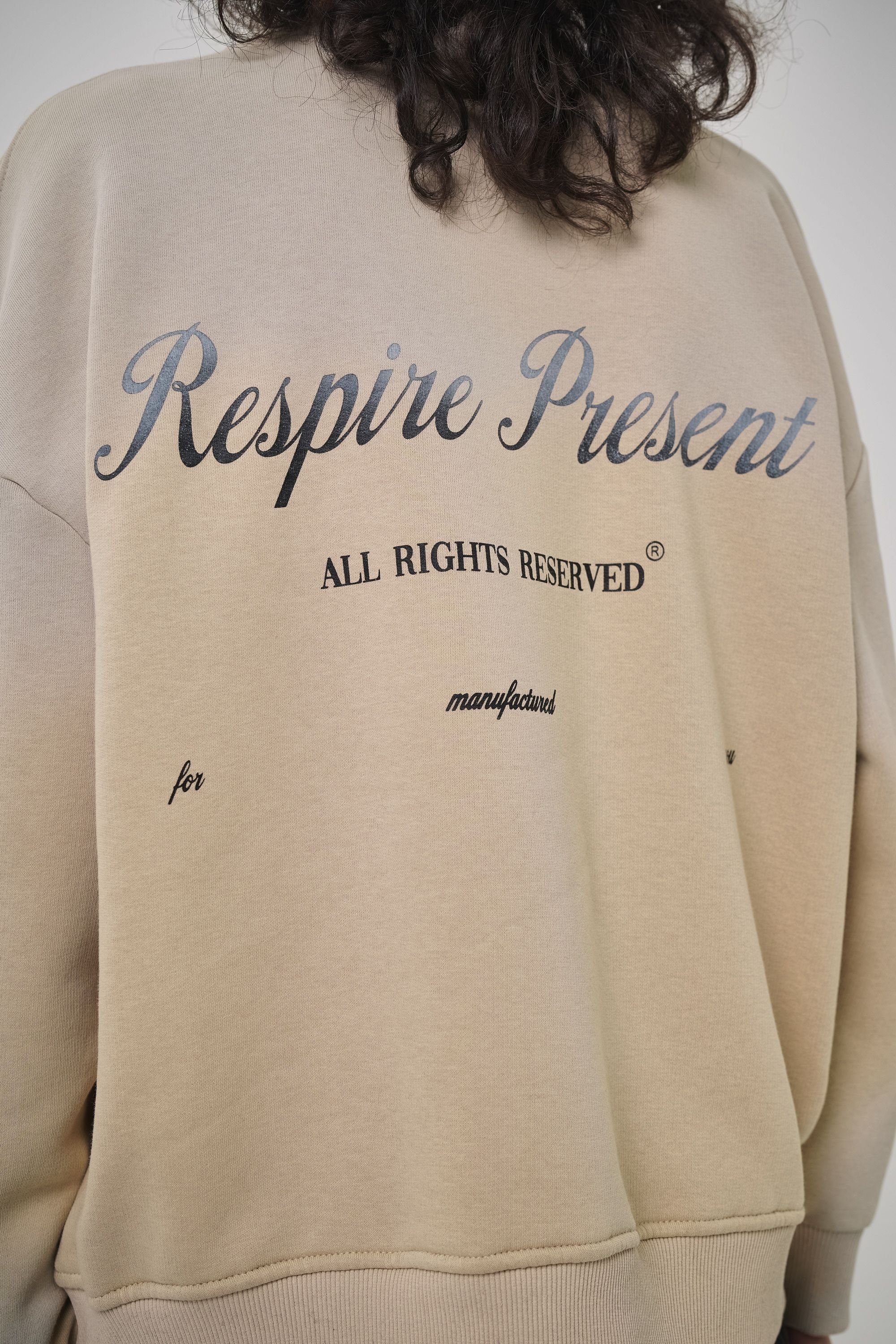 Kadın Oversize Respire Present Yazılı Sweatshirt - Bej