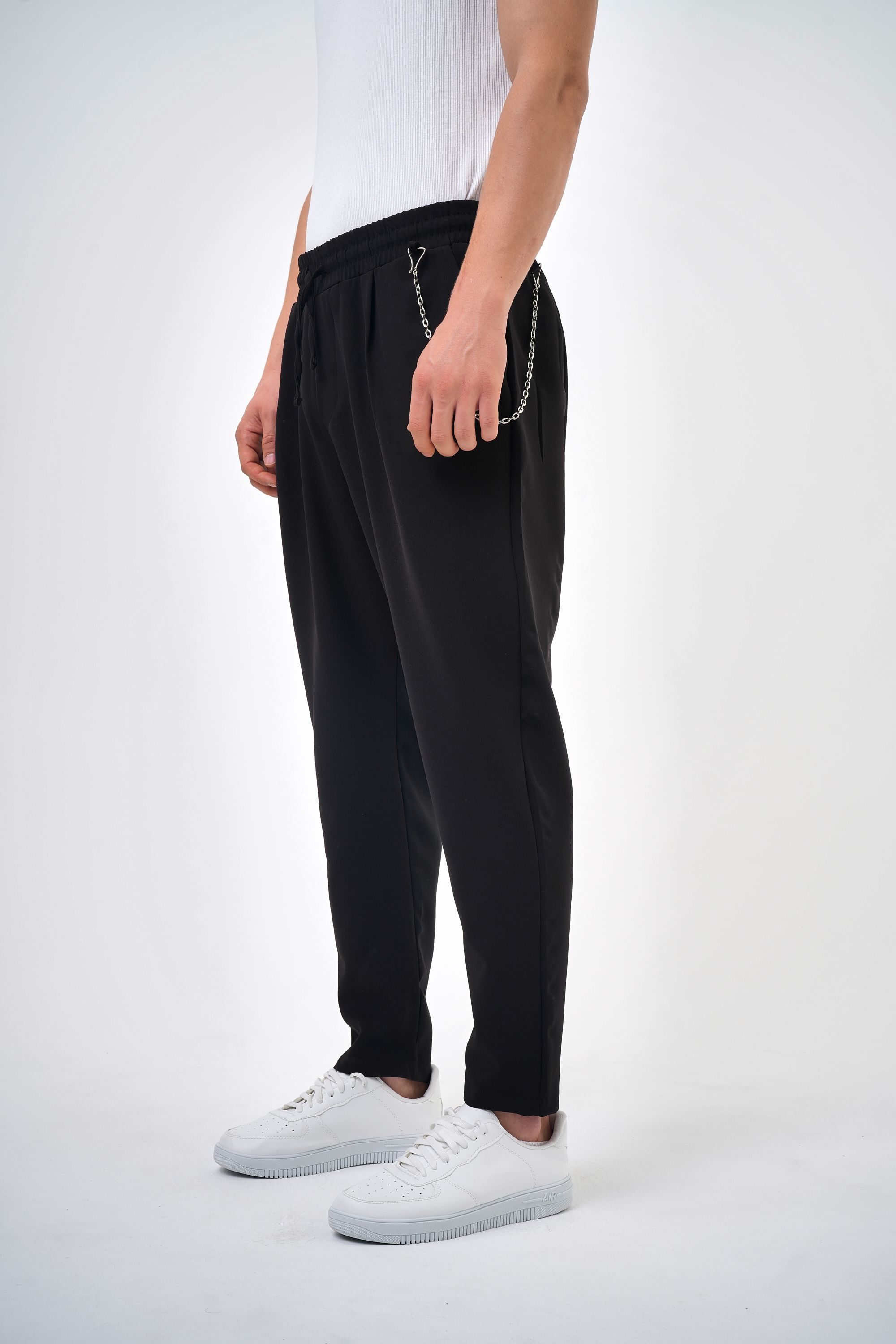 Zincir Detaylı Bağcıklı Dar Paça Single Pleated Jogger Pantolon - Siyah