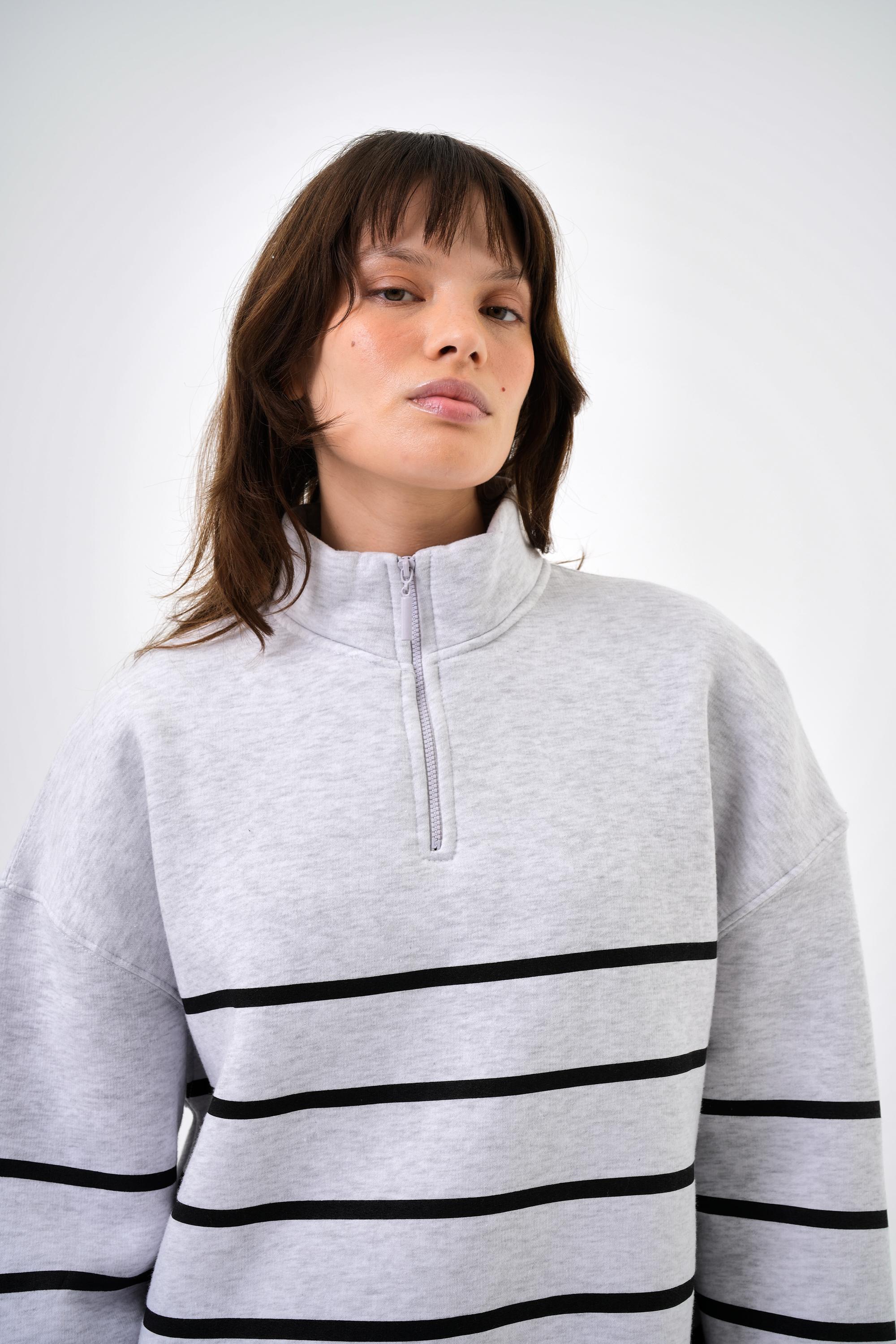 Kadın Fermuarlı Şerit Çizgi Detaytlı Oversize Sweatshirt