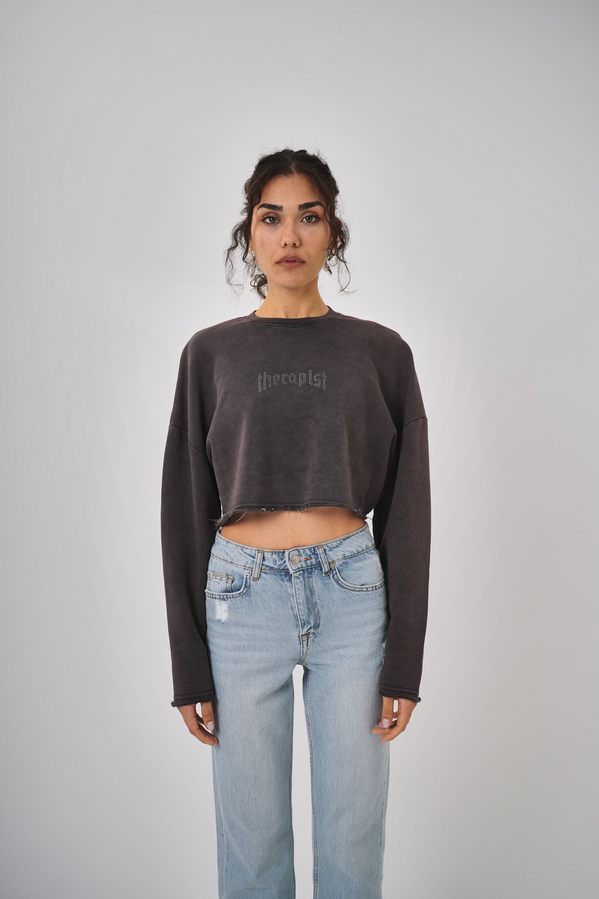 Kadın Yıkamalı Yazılı Taş Detaylı Crop Sweatshirt - Kahverengi