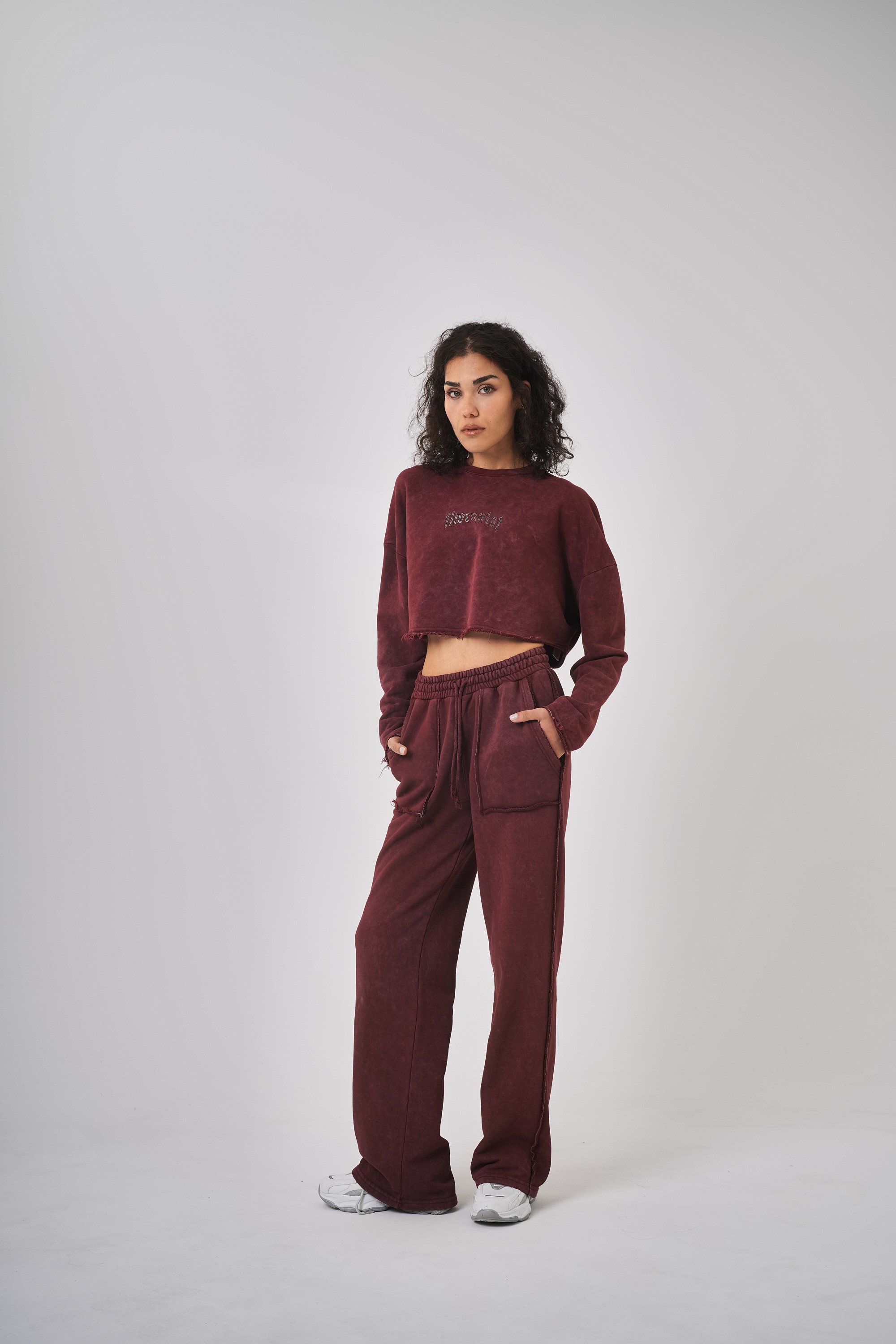 Kadın Yıkamalı Yazılı Taş Detaylı Crop Sweatshirt - Bordo