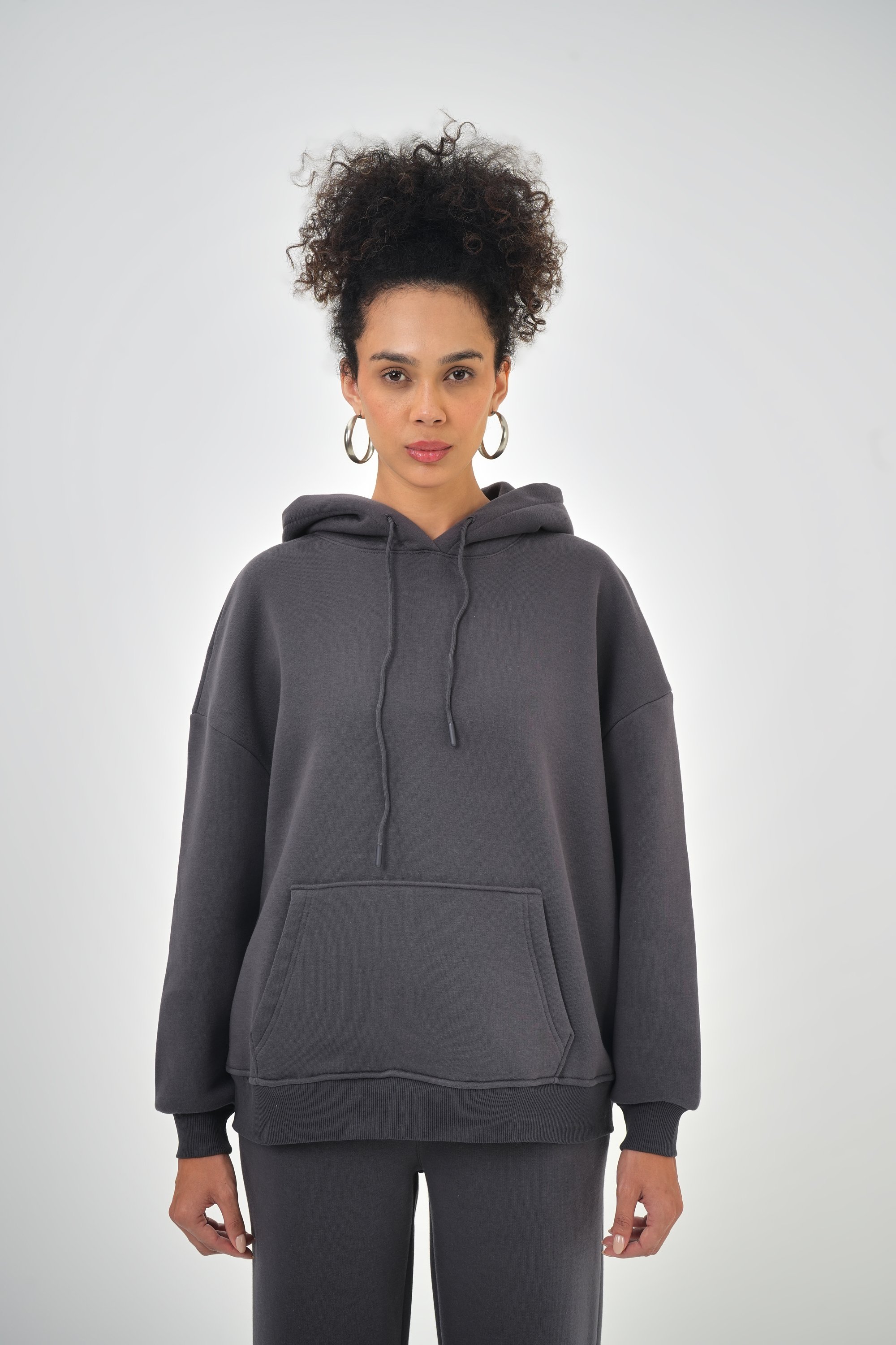 Kadın Kanguru Cepli Kapüşonlu Basic Oversize Hoodie - Füme