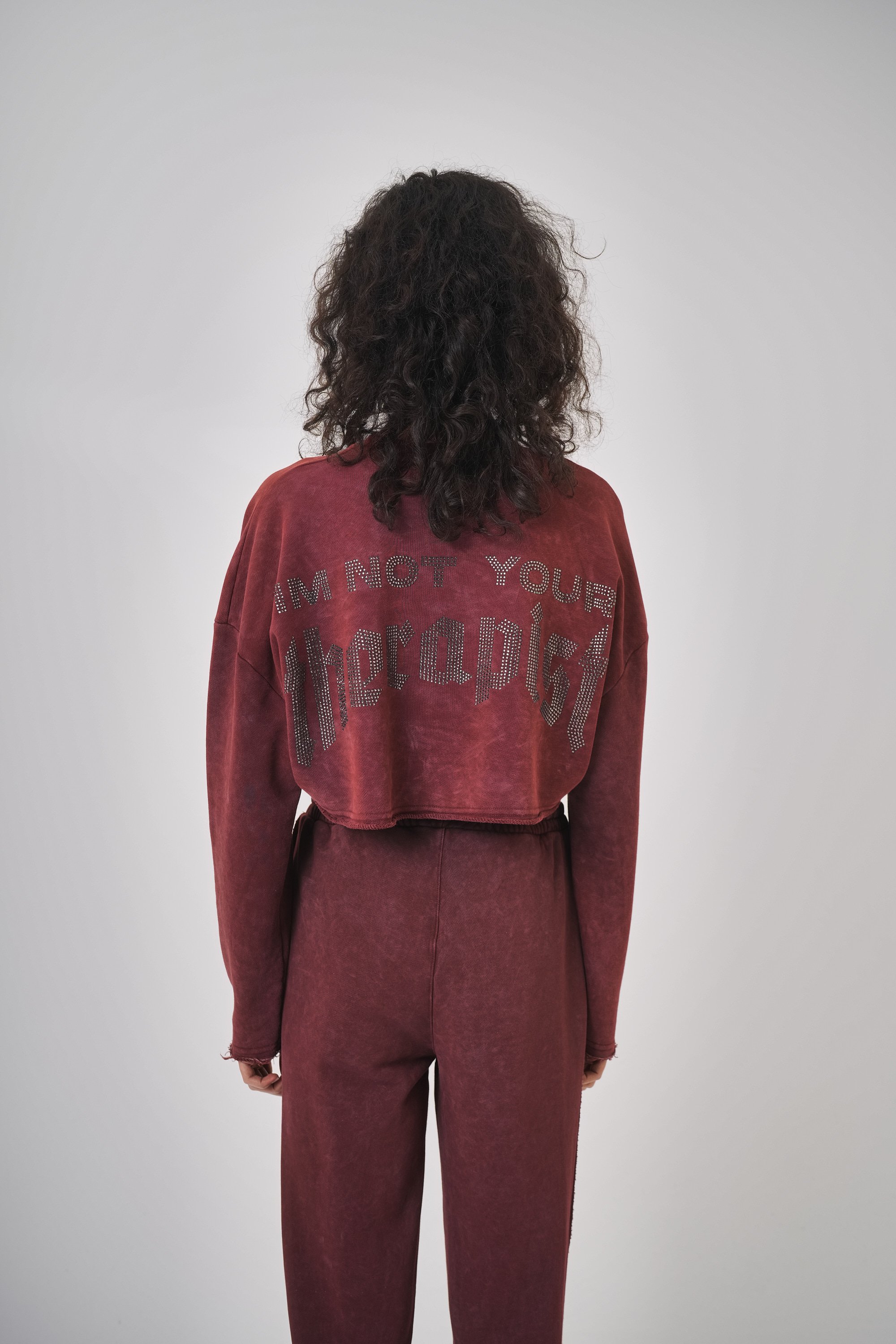 Kadın Yıkamalı Yazılı Taş Detaylı Crop Sweatshirt - Bordo