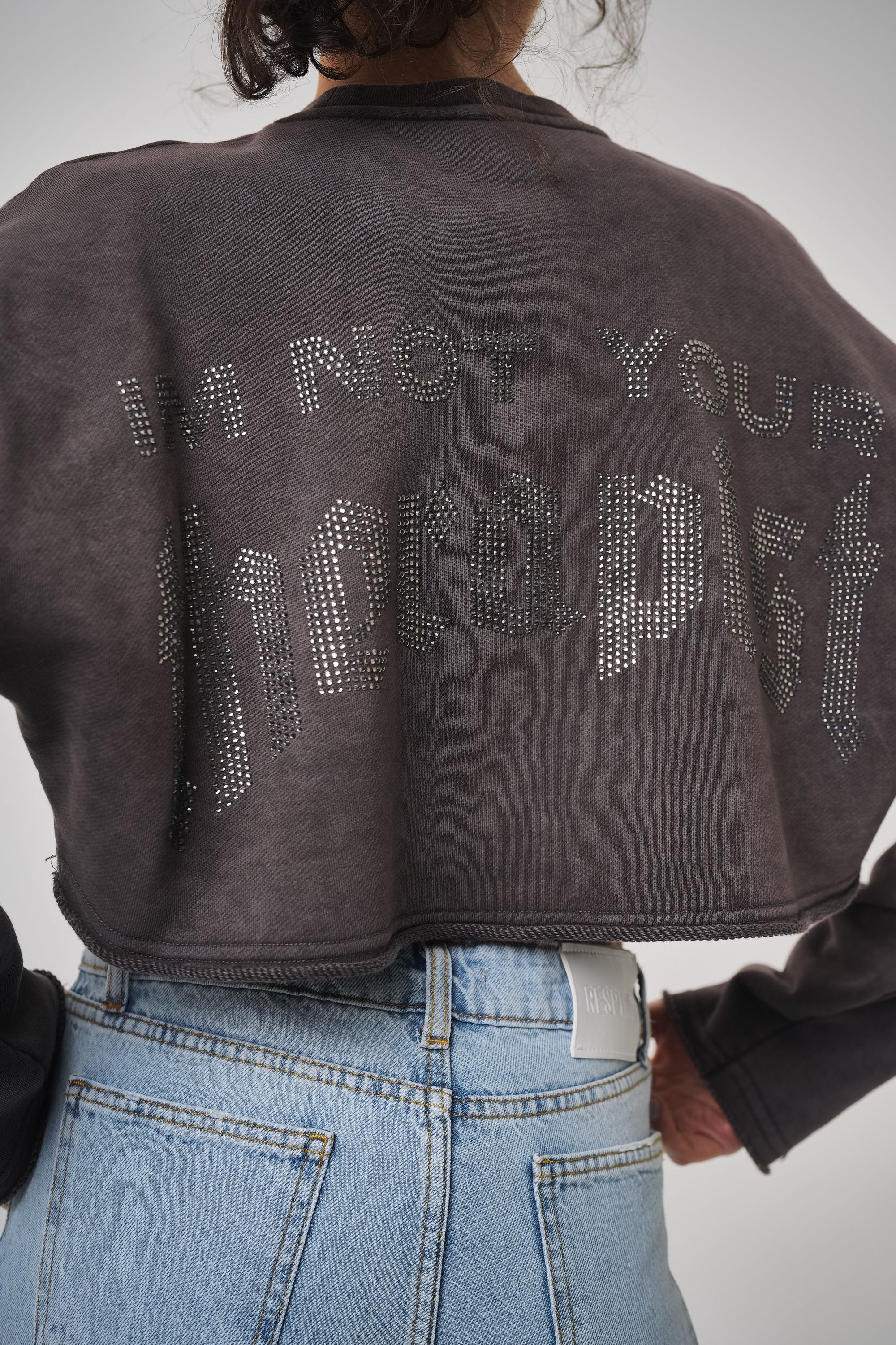 Kadın Yıkamalı Yazılı Taş Detaylı Crop Sweatshirt - Kahverengi