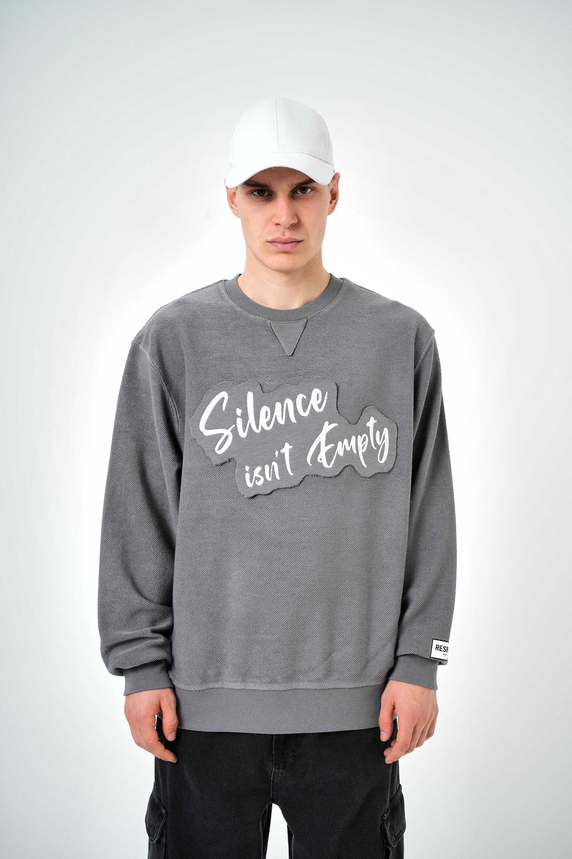 Erkek Oversize Silence Isn't Empty Baskılı Sweatshirt - Gri