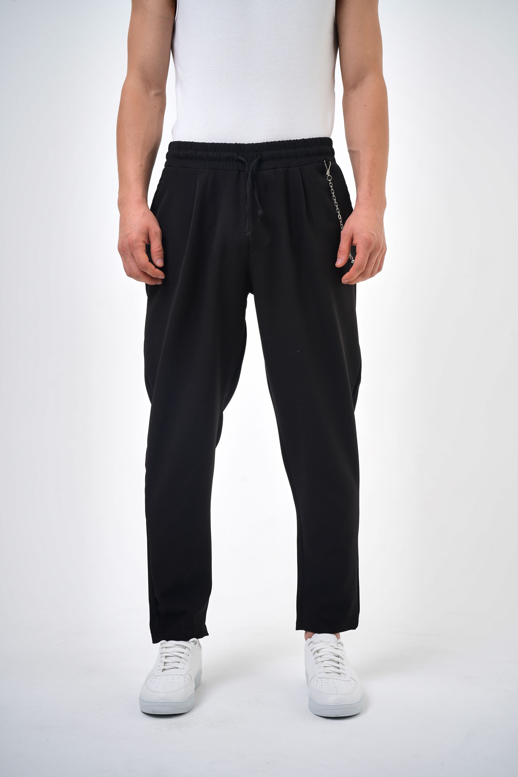 Zincir Detaylı Bağcıklı Dar Paça Single Pleated Jogger Pantolon - Siyah