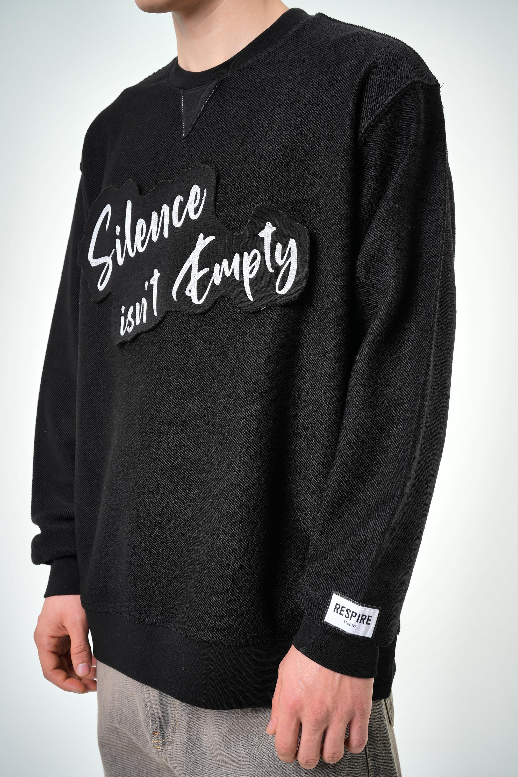 Erkek Oversize Silence Isn't Empty Baskılı Sweatshirt - Siyah