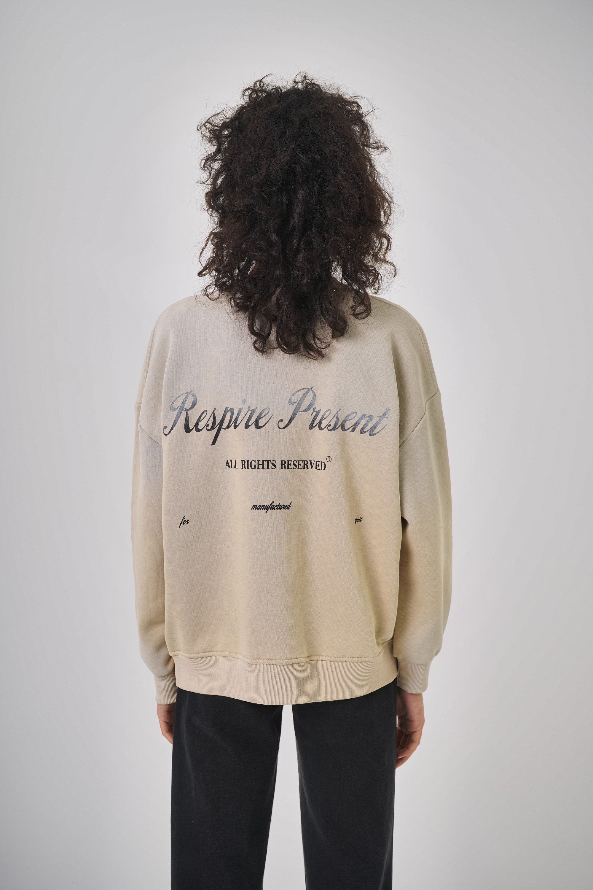 Kadın Oversize Respire Present Yazılı Sweatshirt - Bej