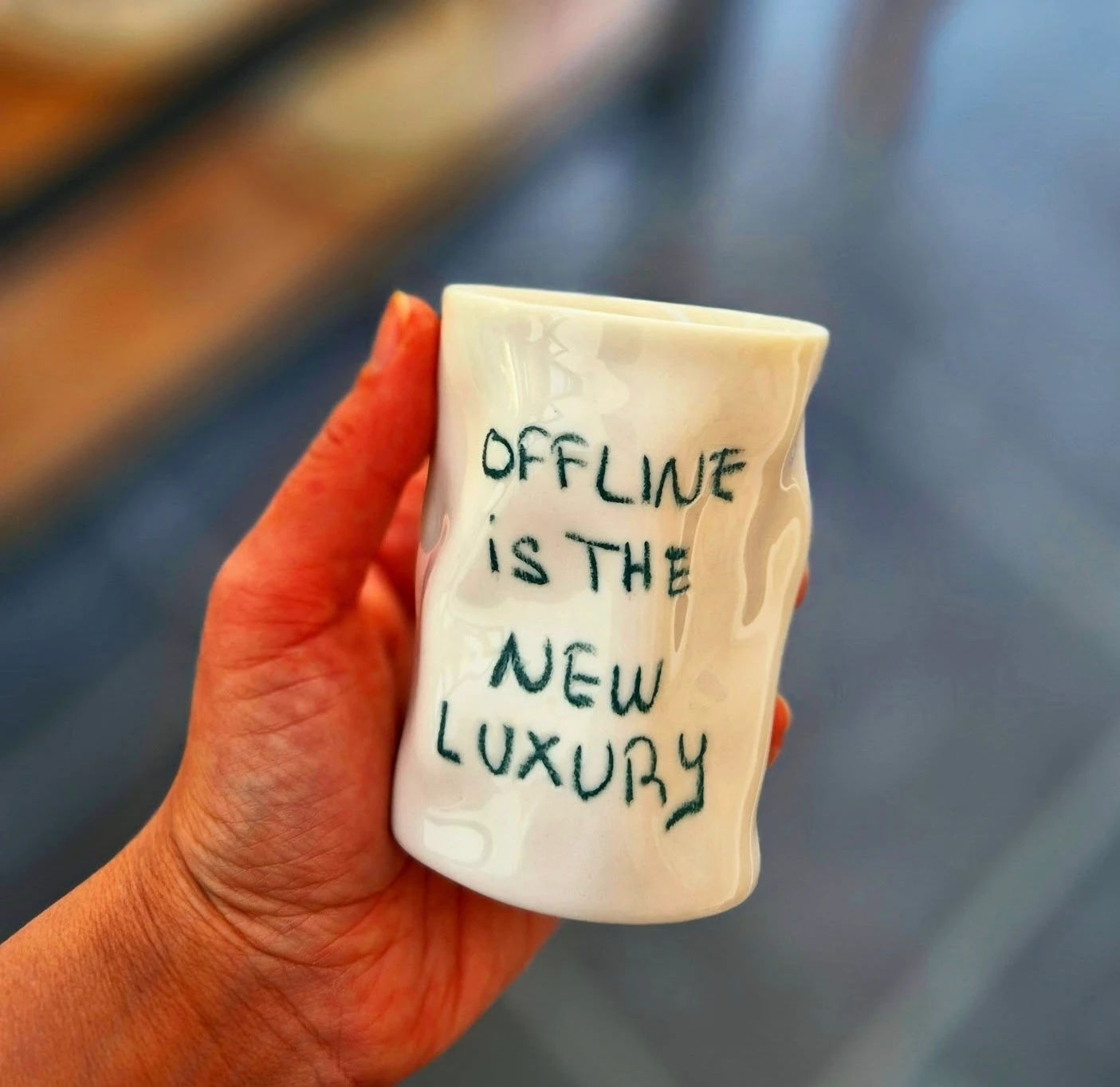 Porselen Amorf Kulpsuz Kupa "OFFLINE"