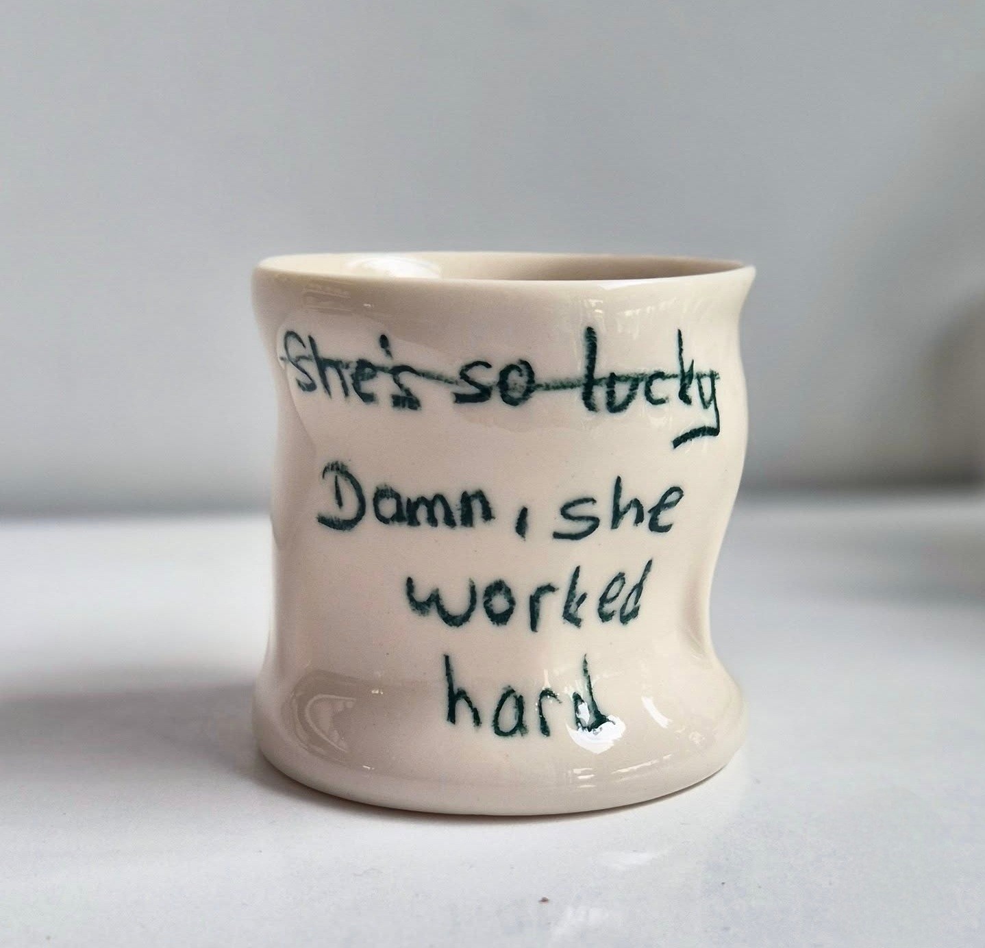 Porselen Amorf Kulpsuz Kupa "she worked hard"