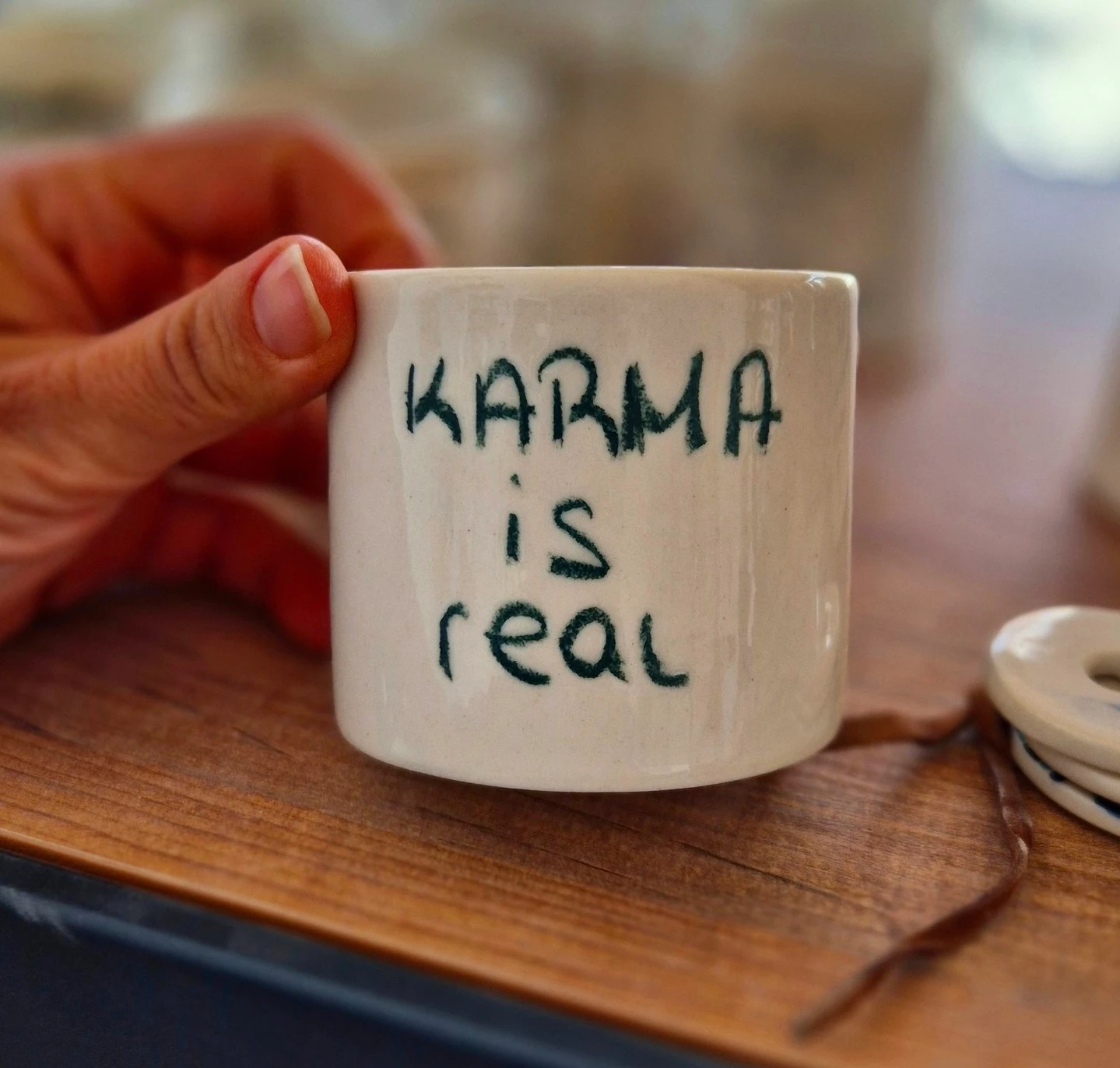 "KARMA is real" Kulpsuz Stoneware Kupa
