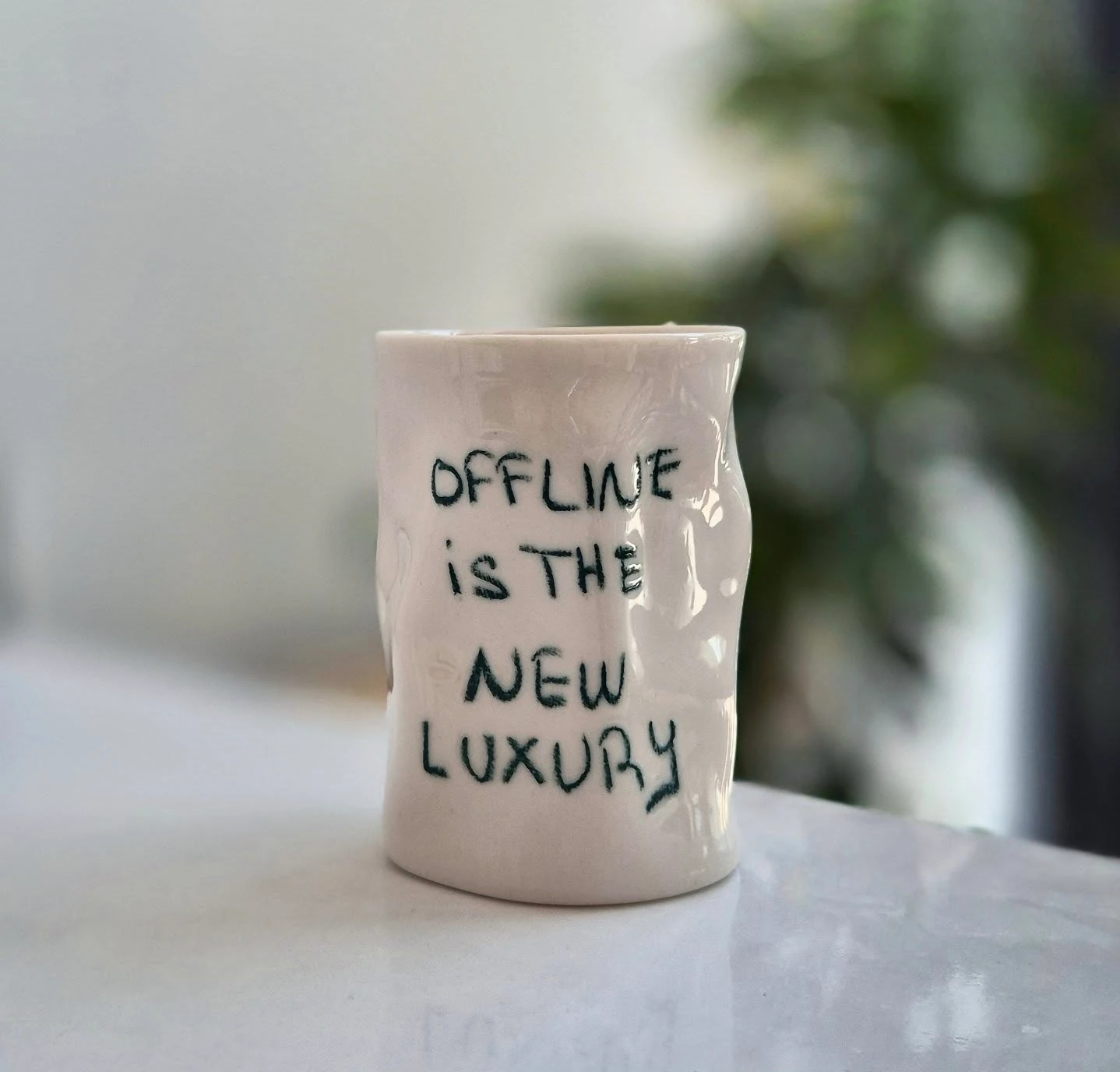 Porselen Amorf Kulpsuz Kupa "OFFLINE"