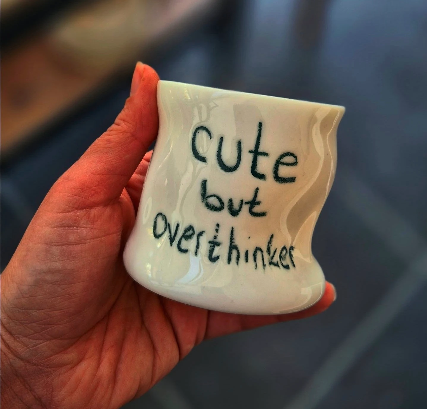 Porselen Kulpsuz Amorf Kupa " Cute But Overthinker "