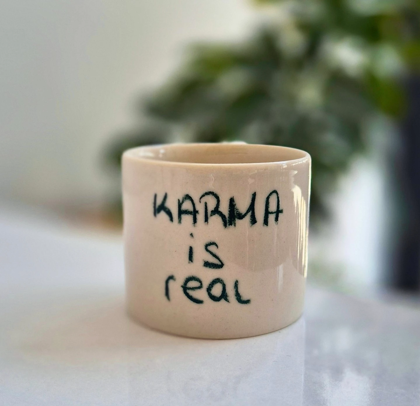 "KARMA is real" Kulpsuz Stoneware Kupa