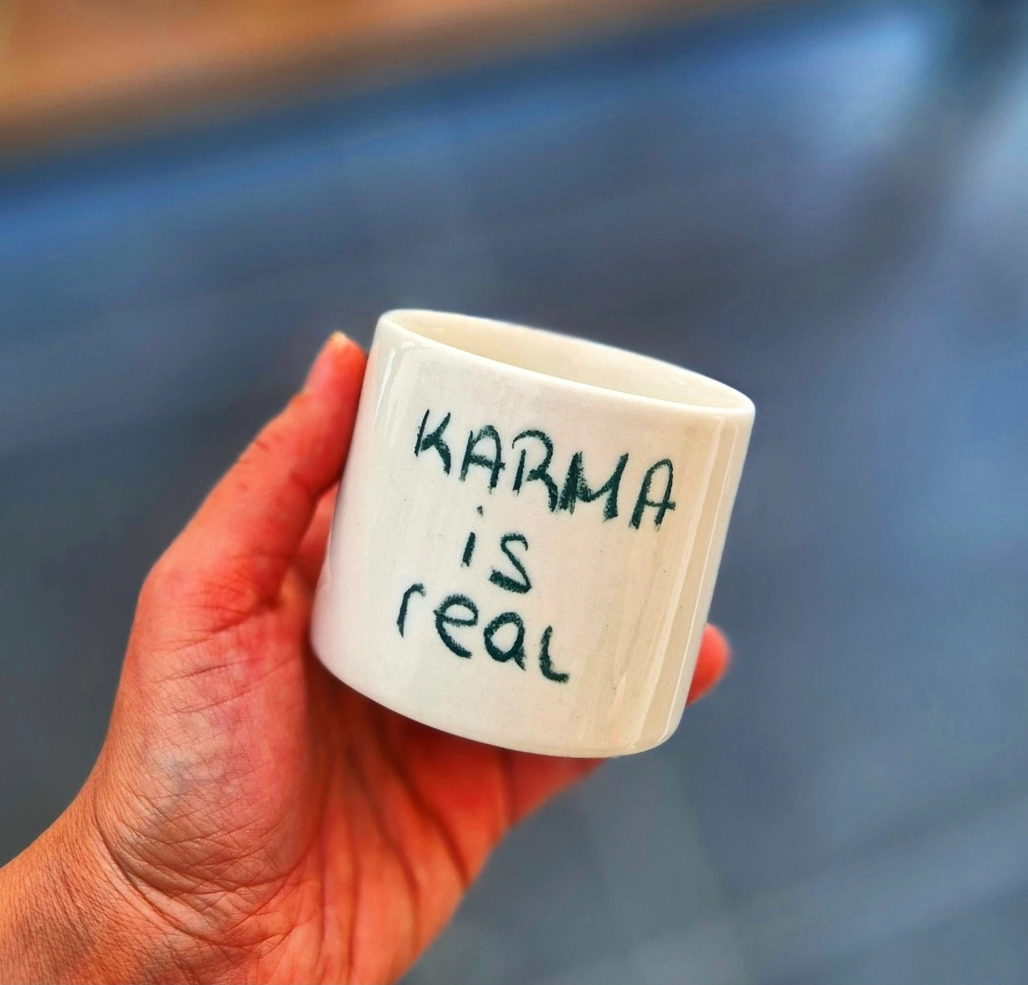 "KARMA is real" Kulpsuz Stoneware Kupa