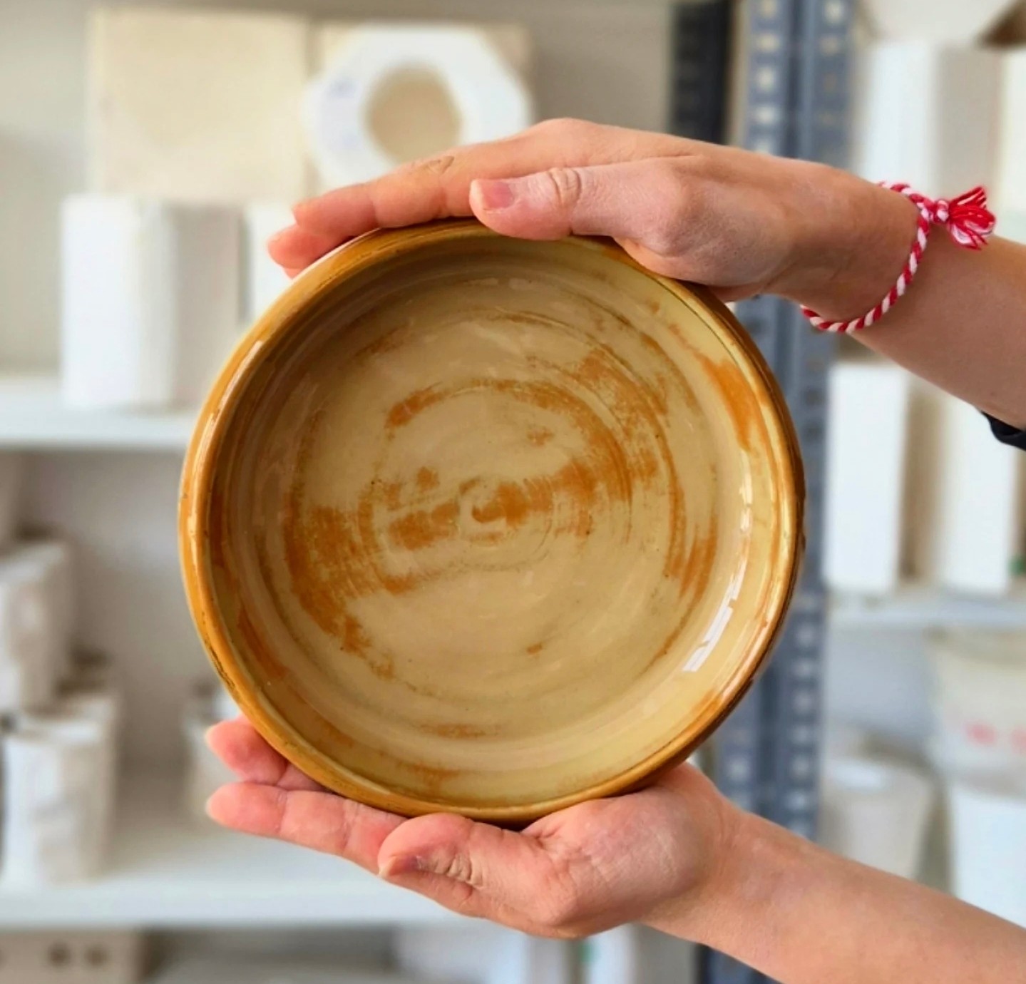 Stoneware Kase /Bowl Bon Bon