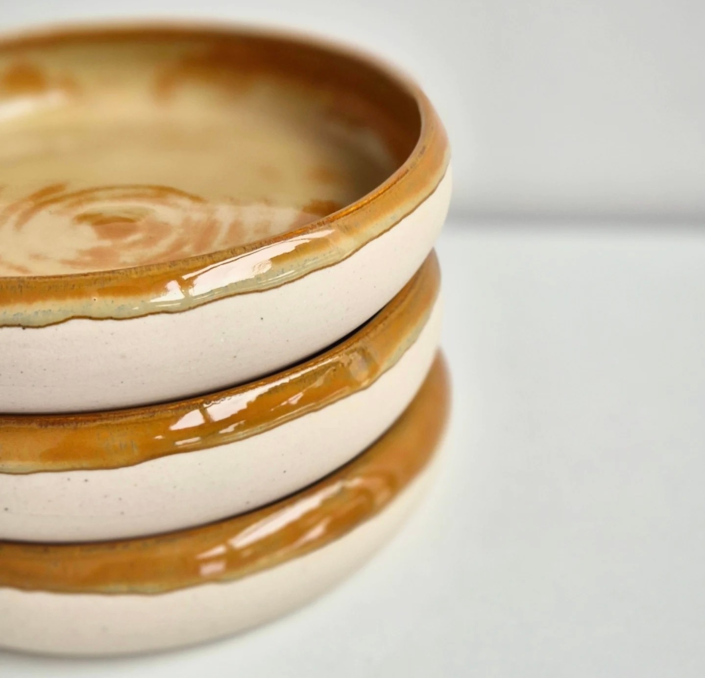 Stoneware Kase /Bowl Bon Bon