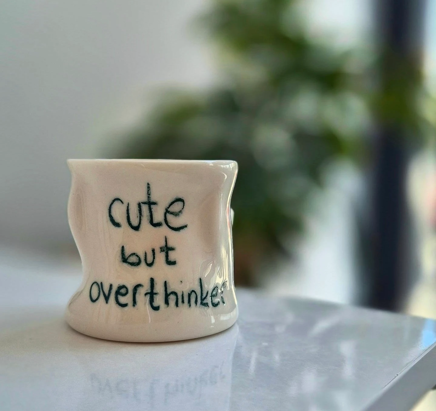 Porselen Kulpsuz Amorf Kupa " Cute But Overthinker "