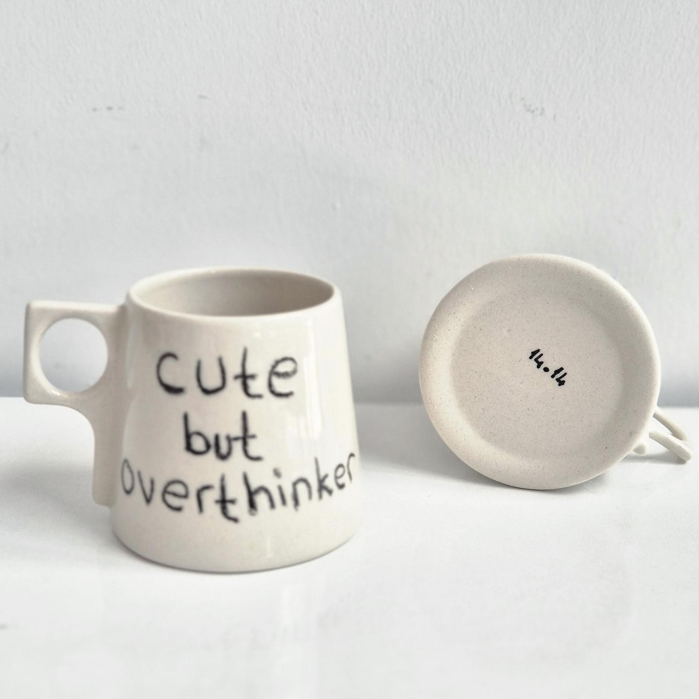 Stoneware Kupa " Cute But Overthinker"