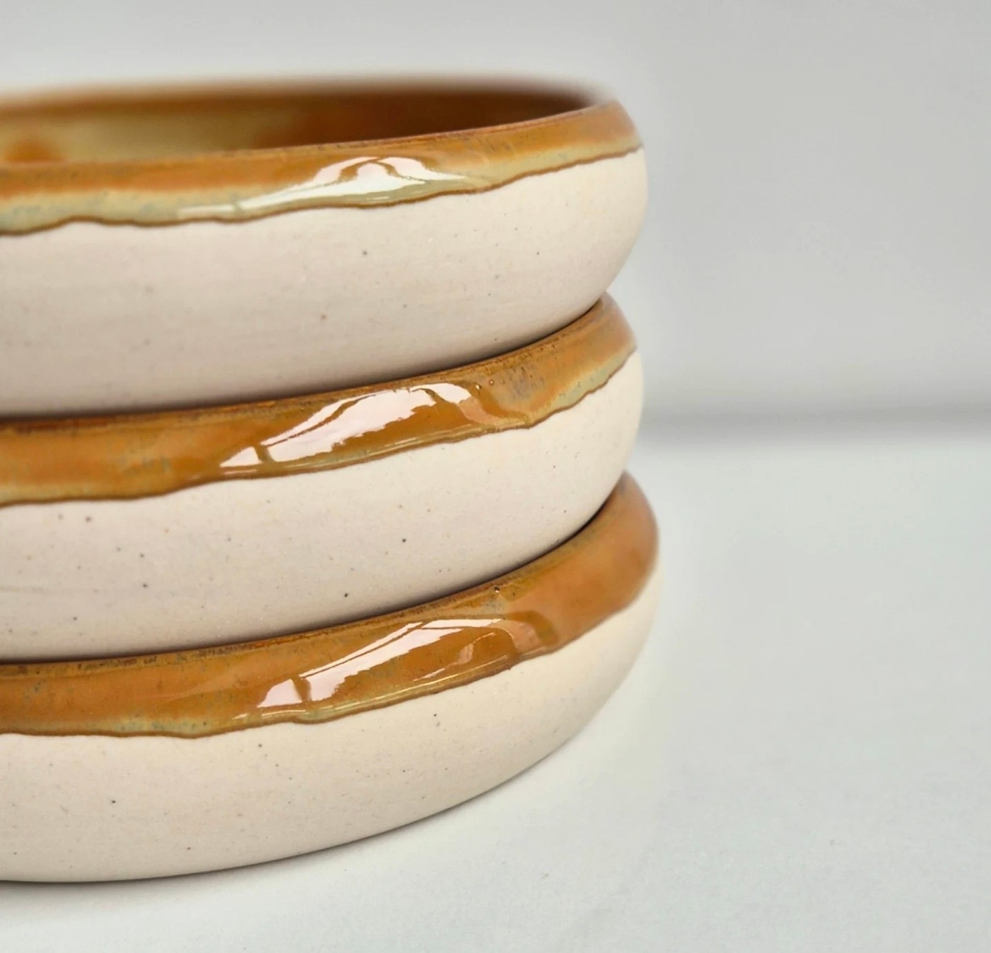 Stoneware Kase /Bowl Bon Bon