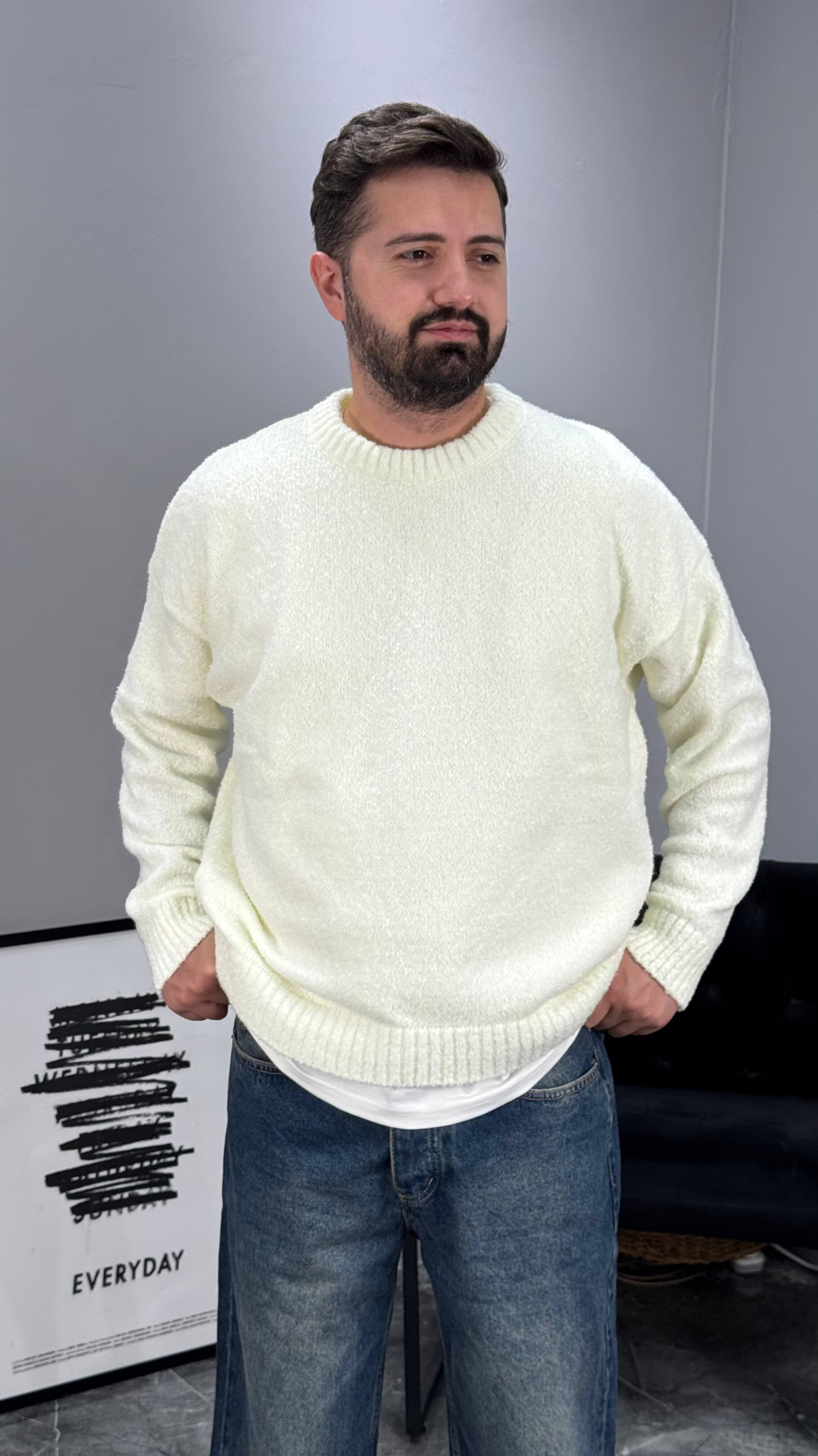 Yumuşak Dokulu Boxy Fit Oversize Kazak - Beyaz