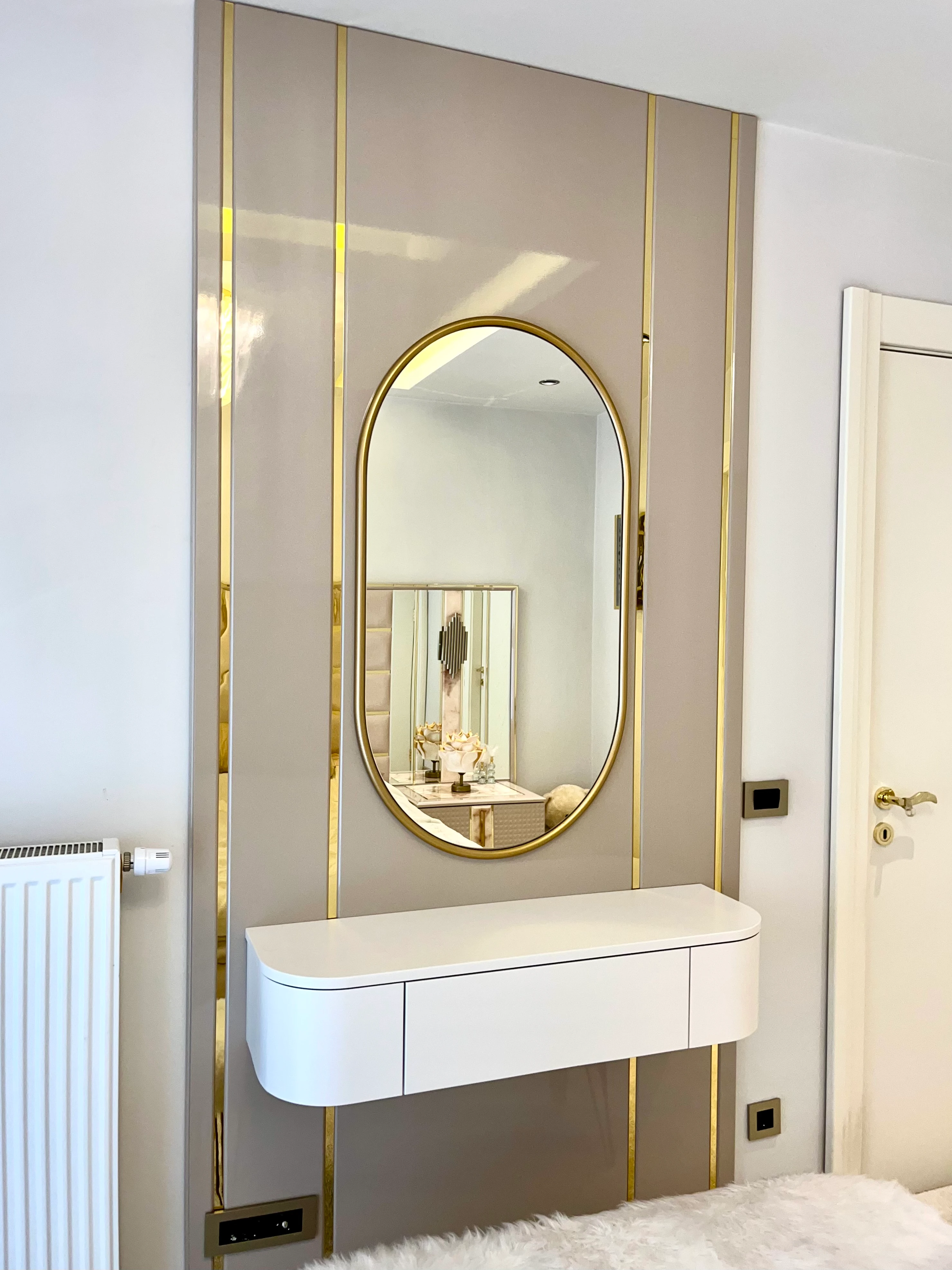 Altın Çerçeveli Oval Dekoratif Ayna