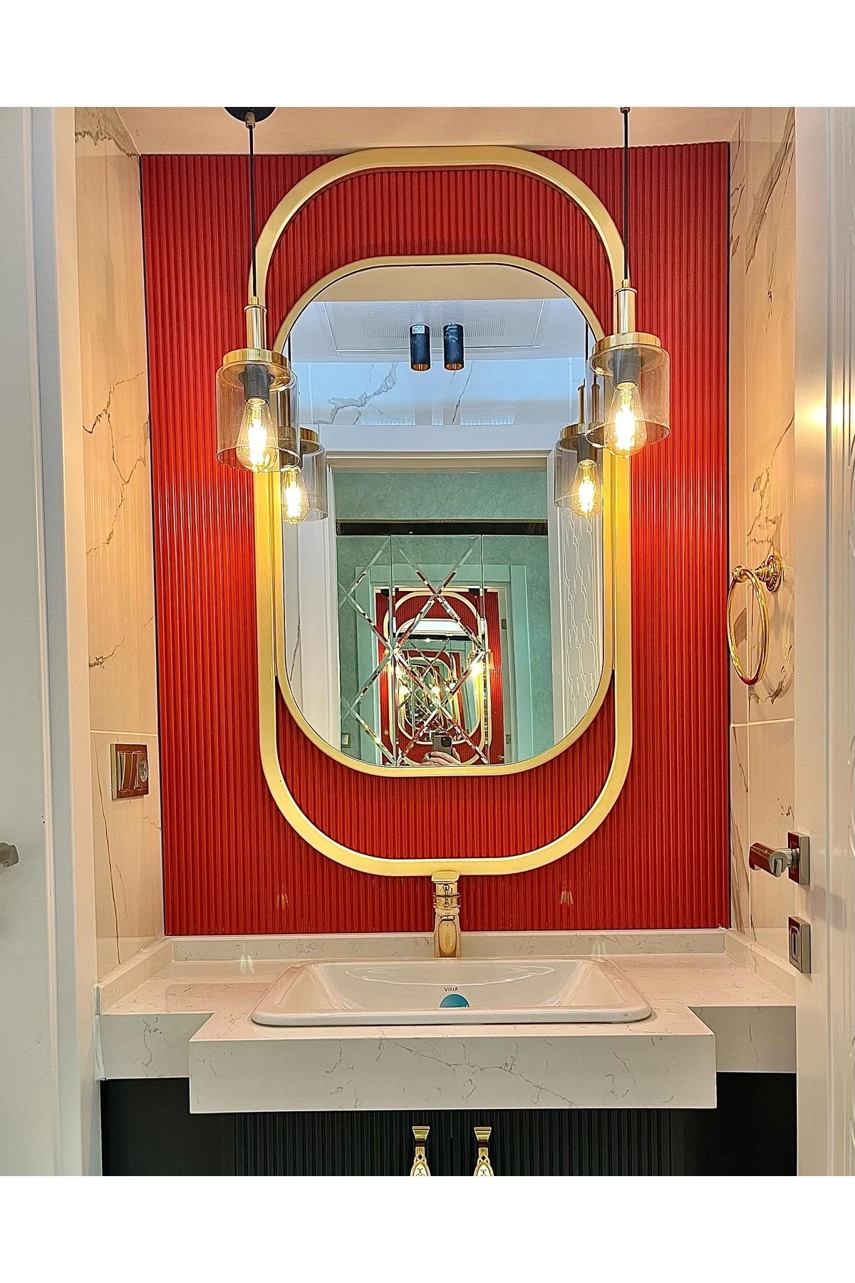 Metal çerçeveli dekoratif lavabo aynası