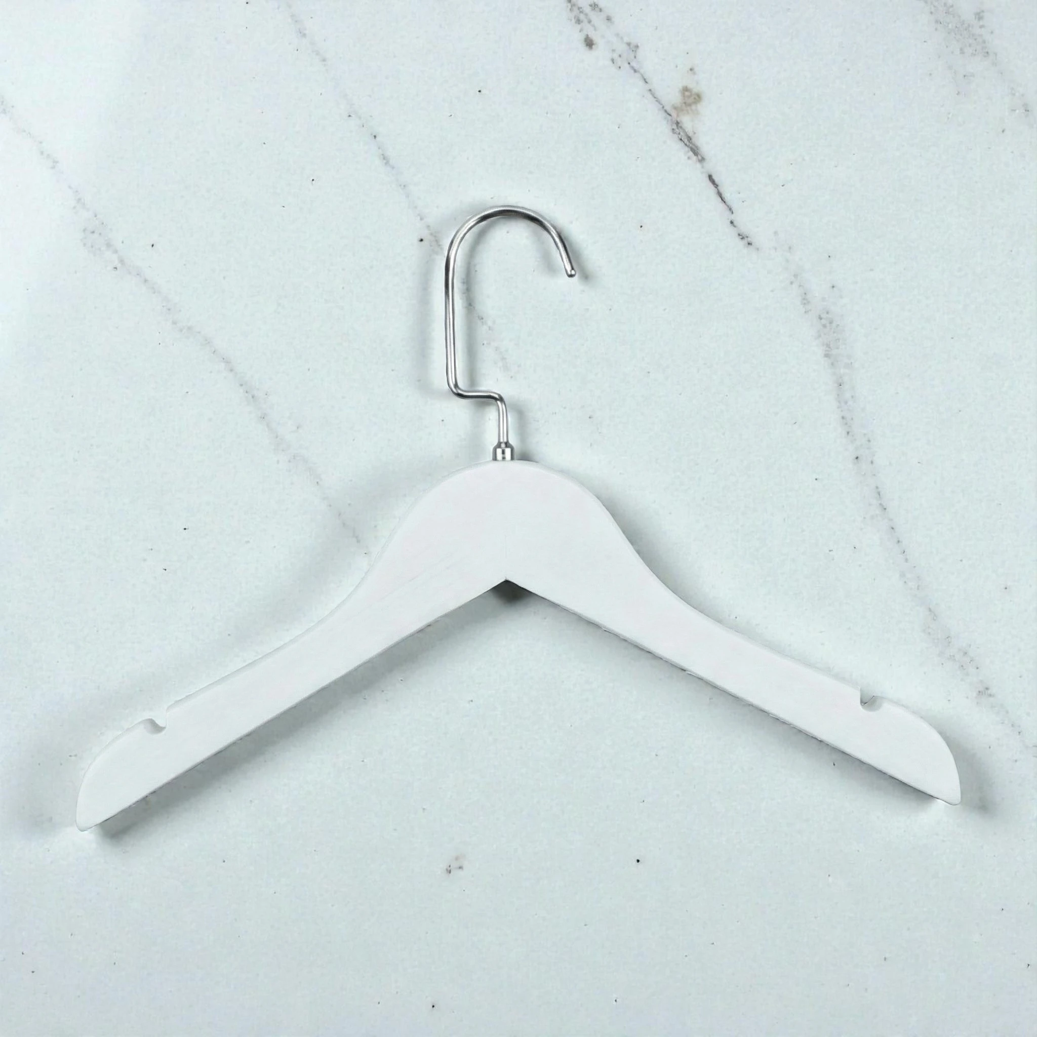 Naturel Ahşap Çocuk ve Bebek Elbise Askısı Amerikan Kanca - Beyaz