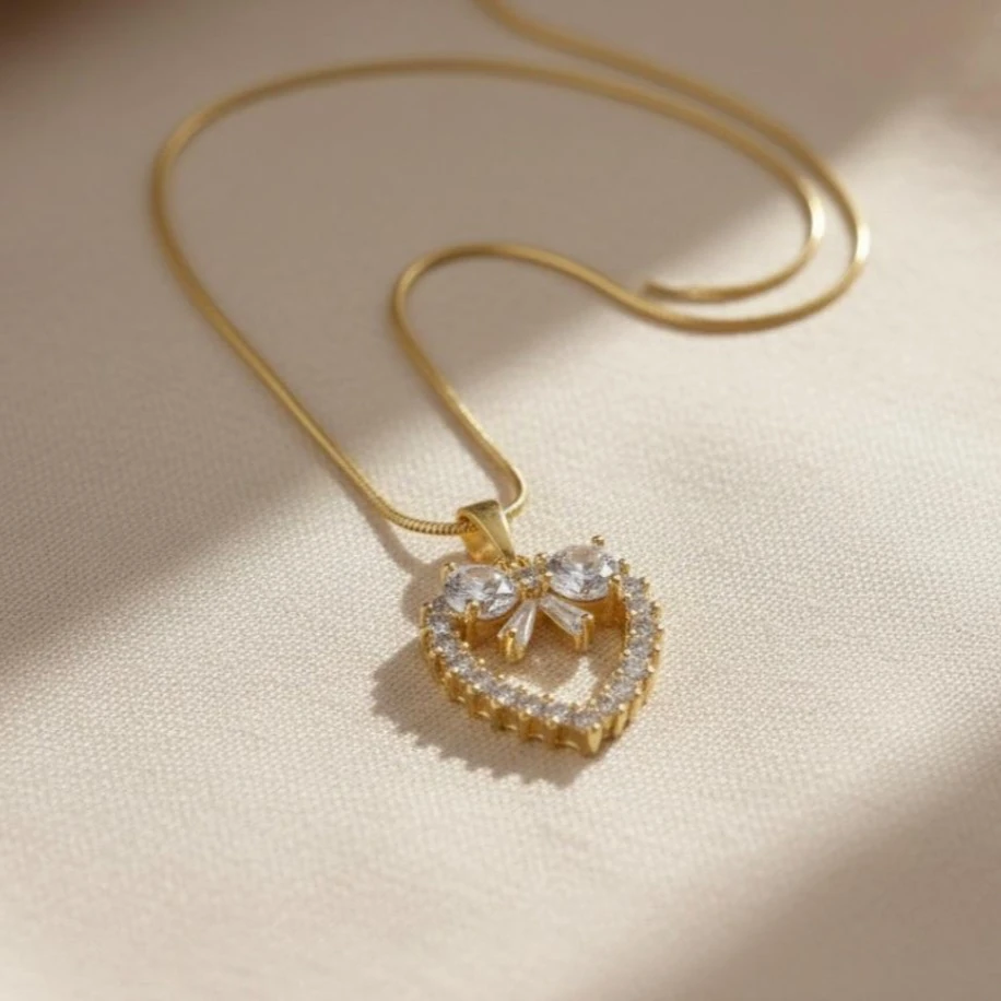 Altın Rengi Kalp Kolye Sevgiliye Hediye Zirkon Fiyonk Detaylı