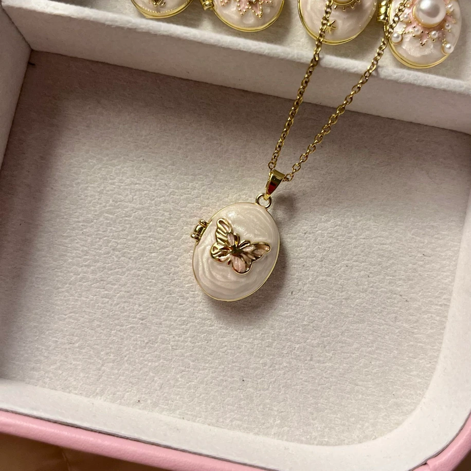 Vintage Kelebek Mineli Kapaklı Kolye