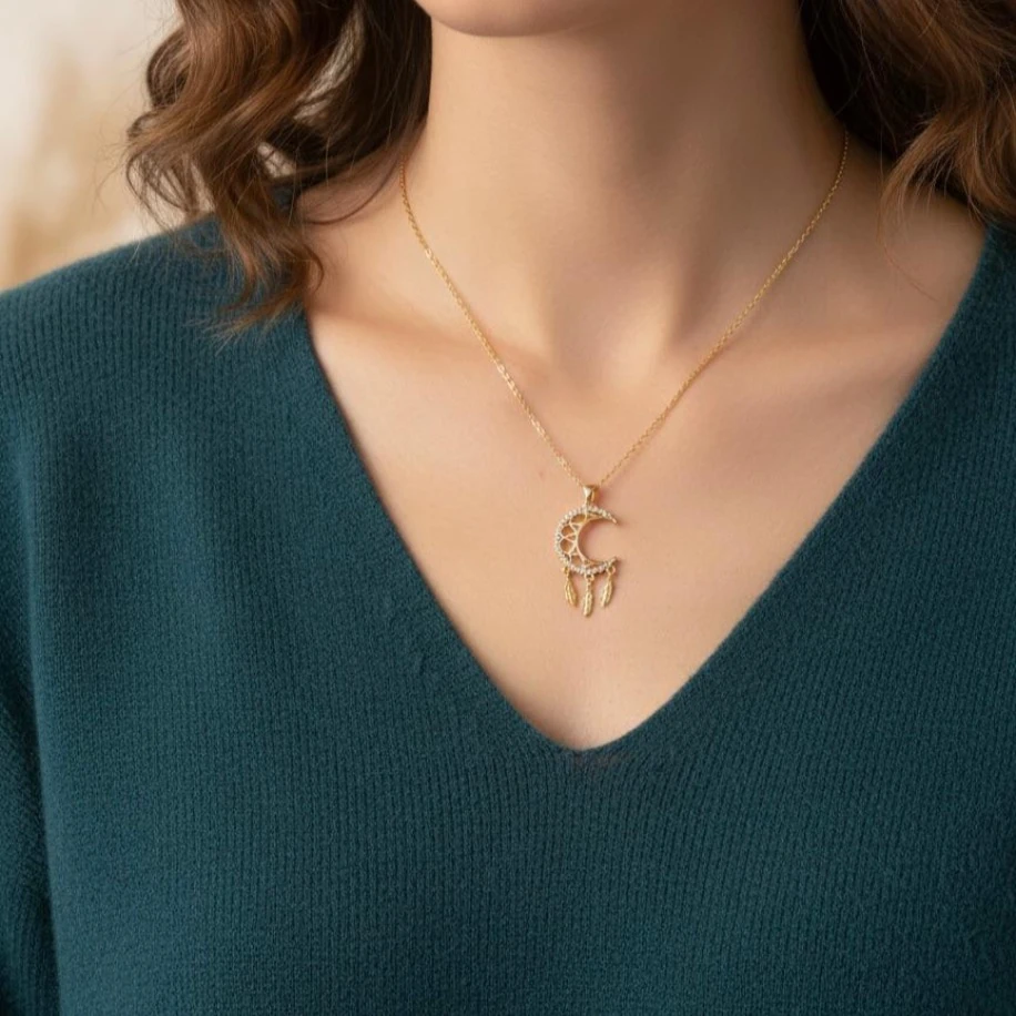 Rüya Kapanı Hilal Kolye Ay Tüy Detaylı Zirkon Taşlı Altın Rengi Paslanmaz Çelik Kararmaz