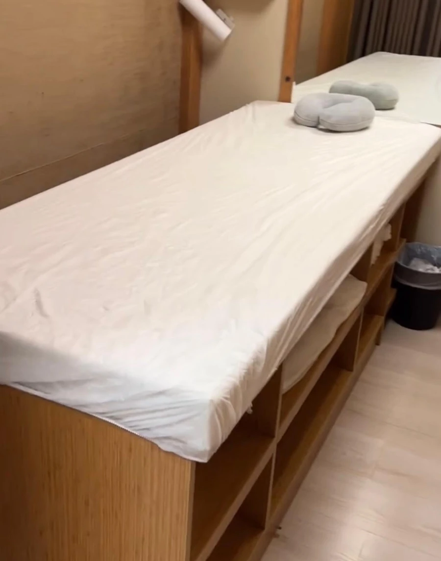 Luxury Disposable Fitted Stretcher Sheet 80cm X 220cm - 50 Pieces