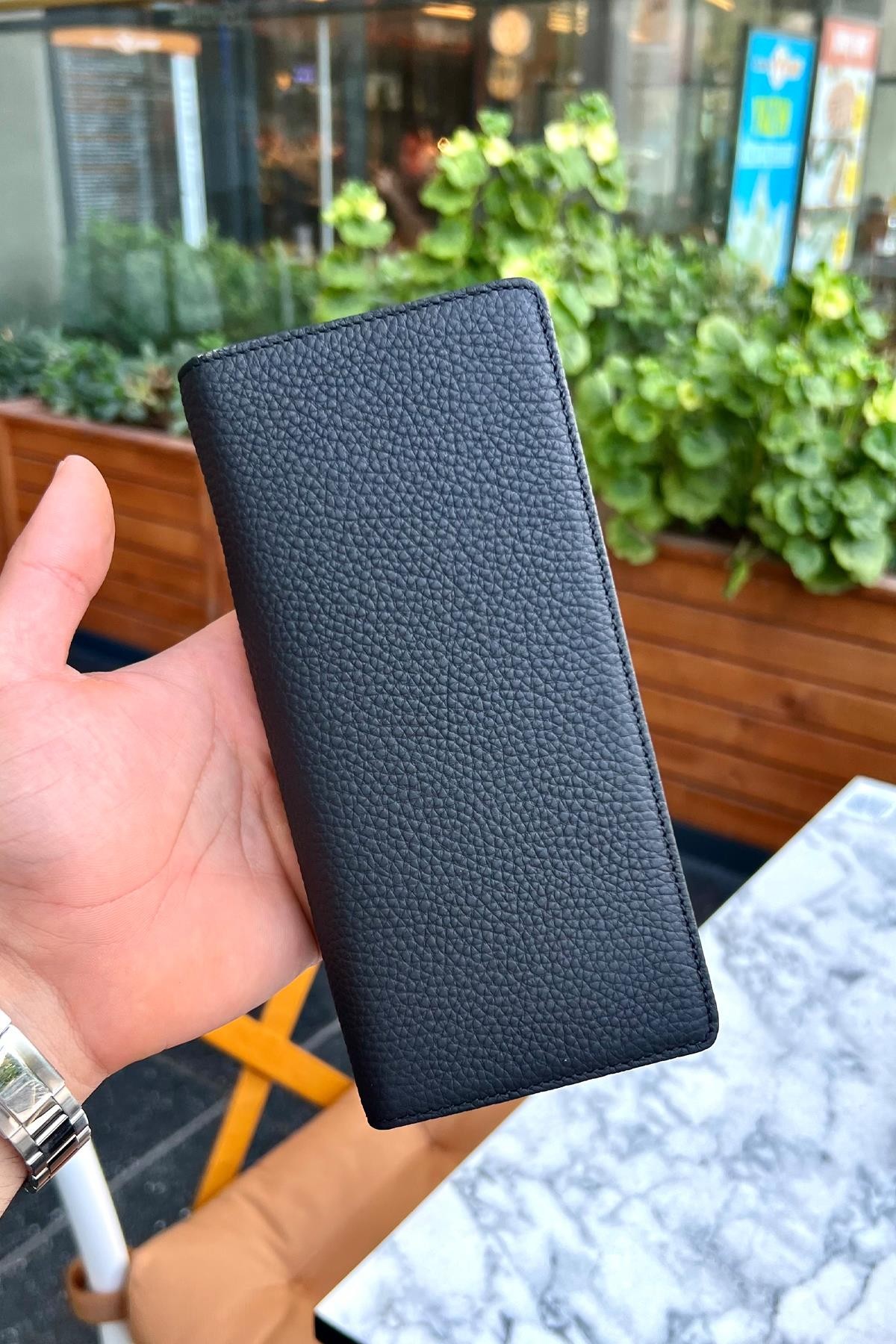 Golden Siyah El Geçmeli Hakiki Deri Mıknatıslı Telefon Cüzdanı