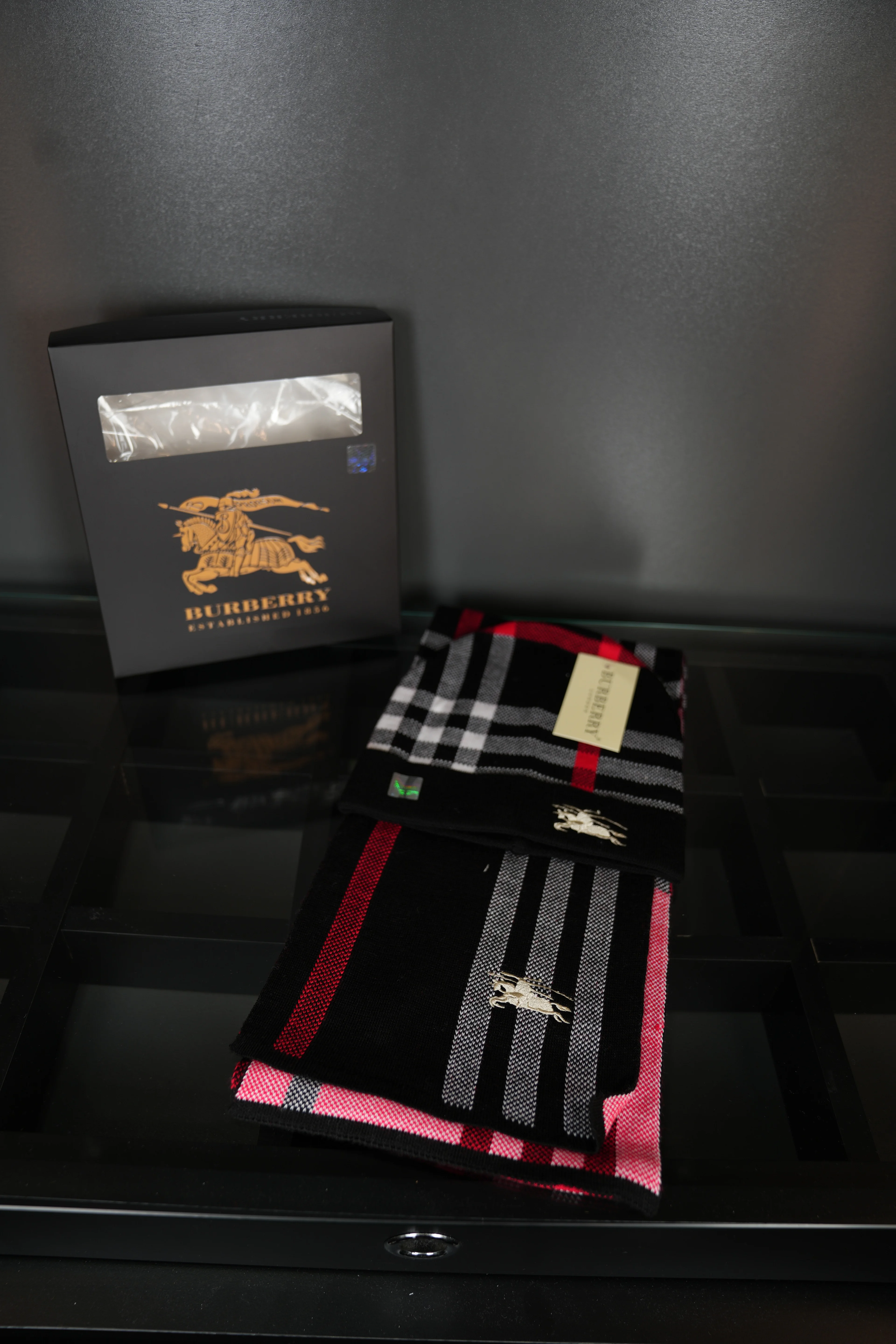 Burberry bere atkı takım