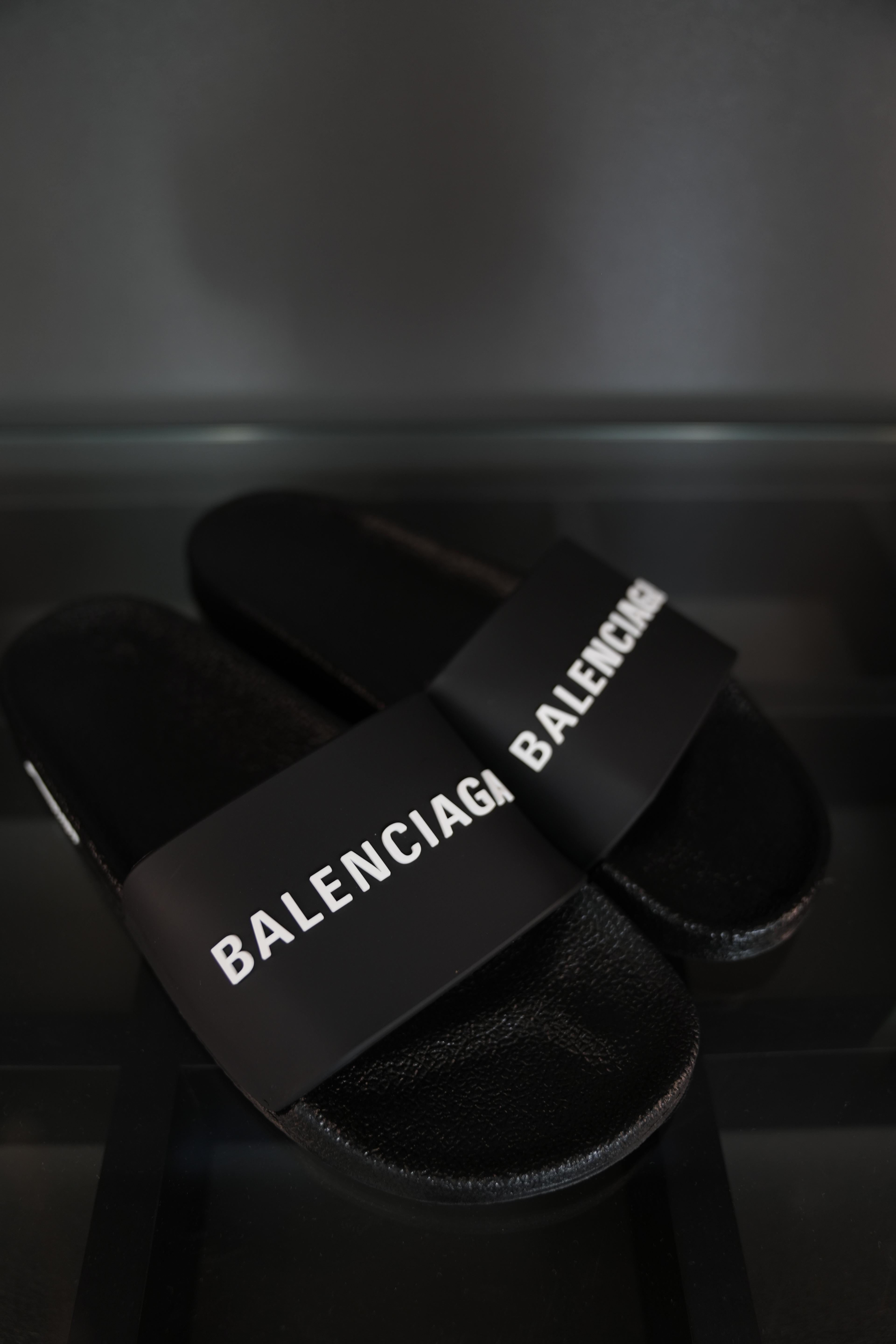 Balenciaga terlik