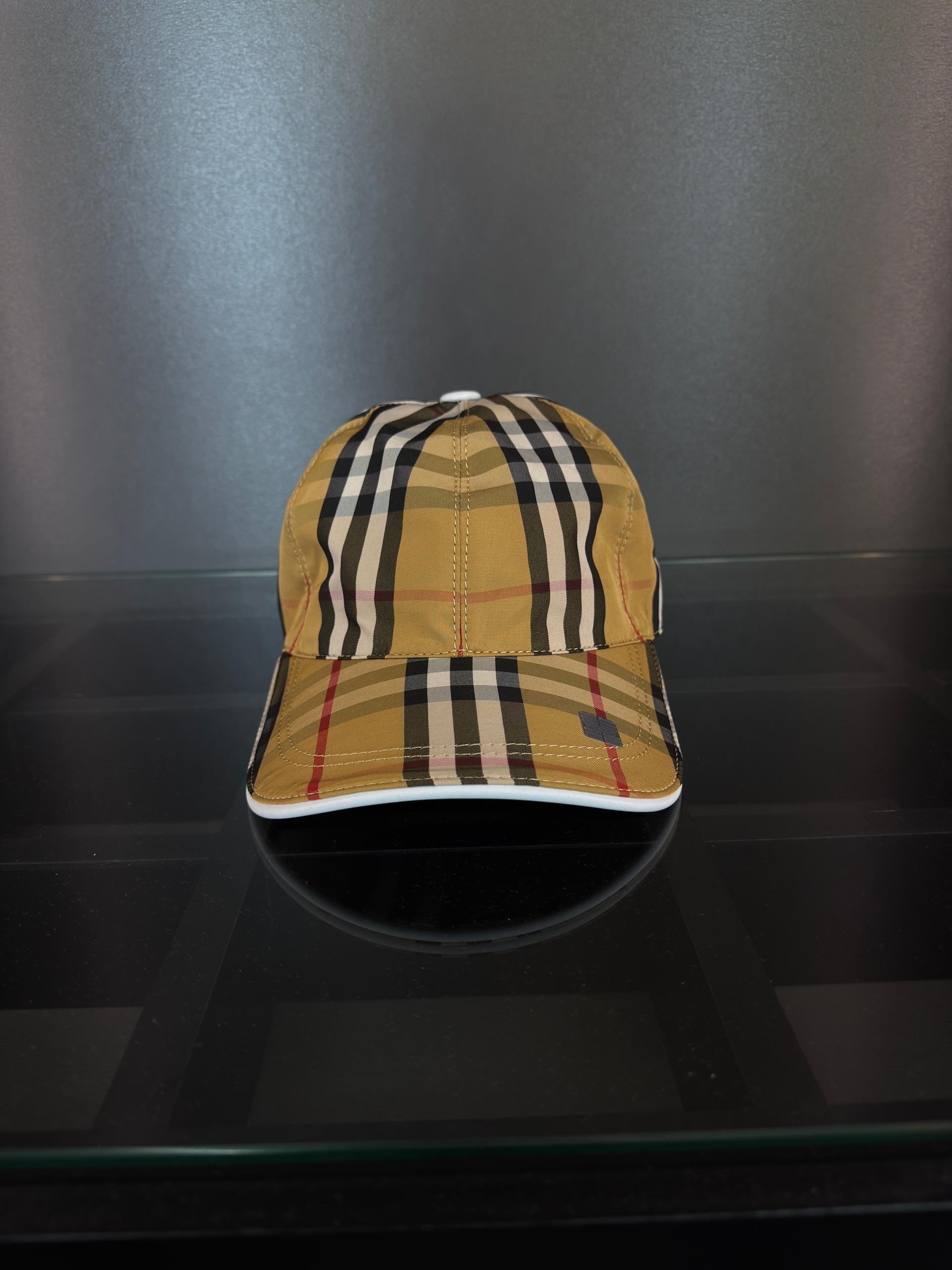 Burberry şapka