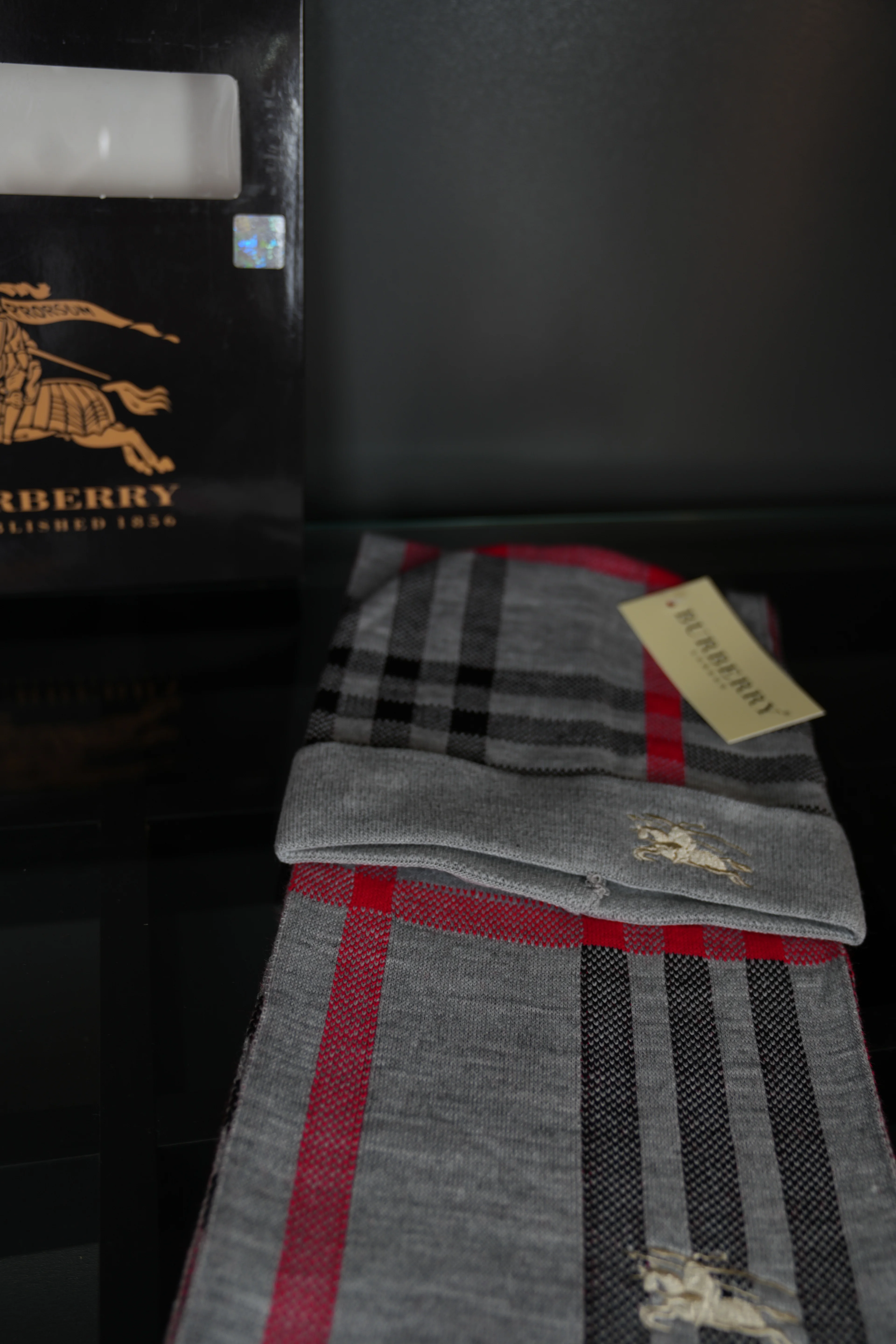 Burberry atkı bere takım
