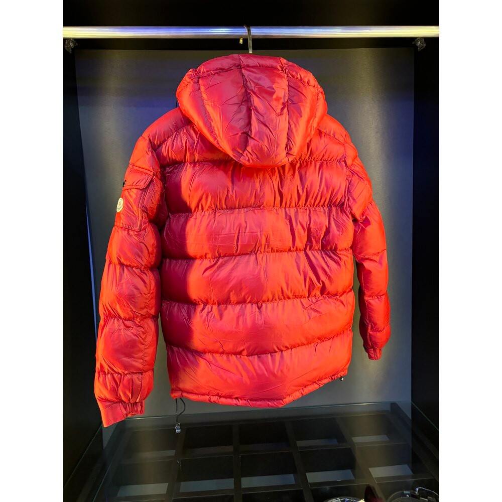 Moncler kırmızı maya mont