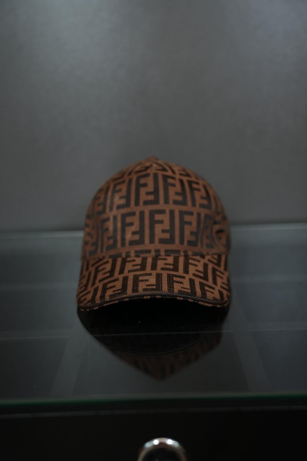Fendi şapka