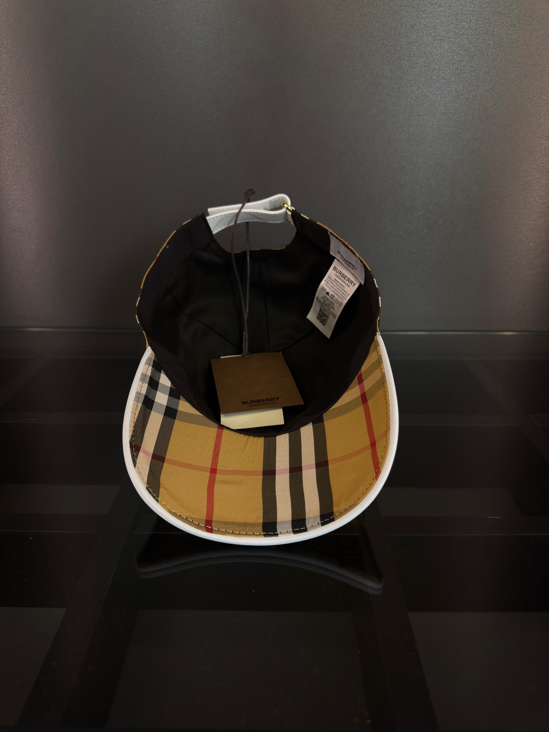 Burberry şapka