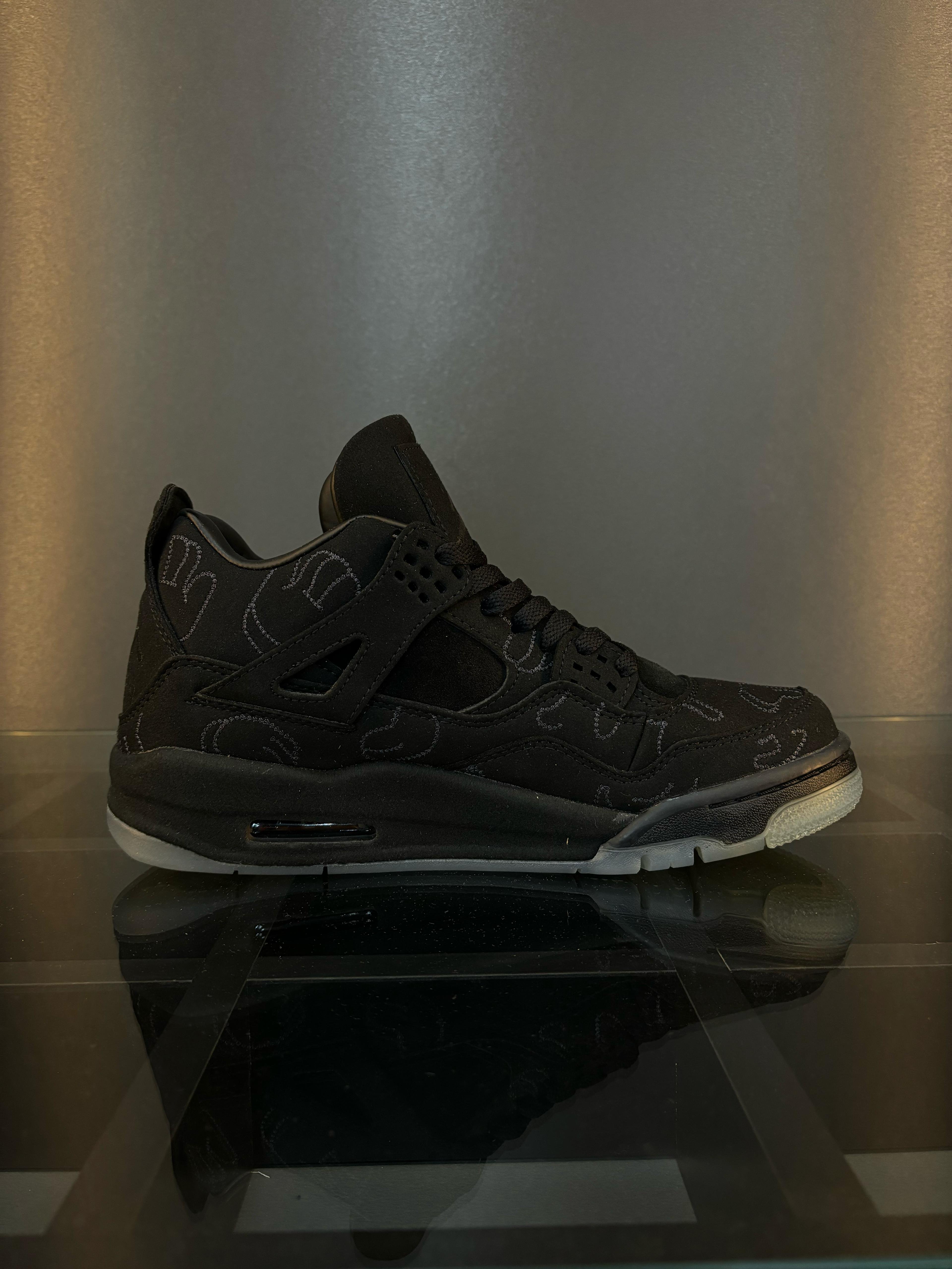 Nike air jordan 4 kaws