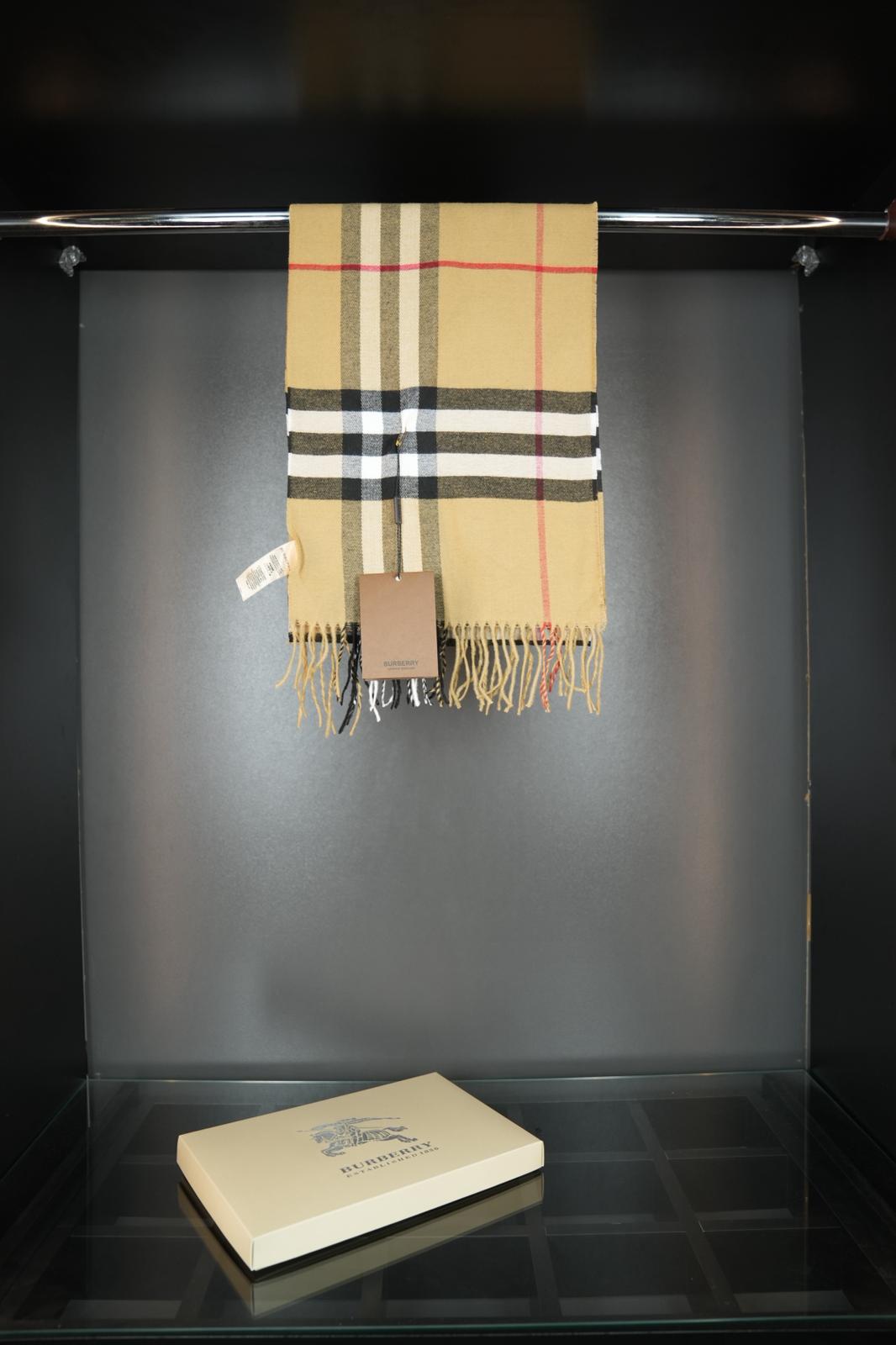 Burberry atkı