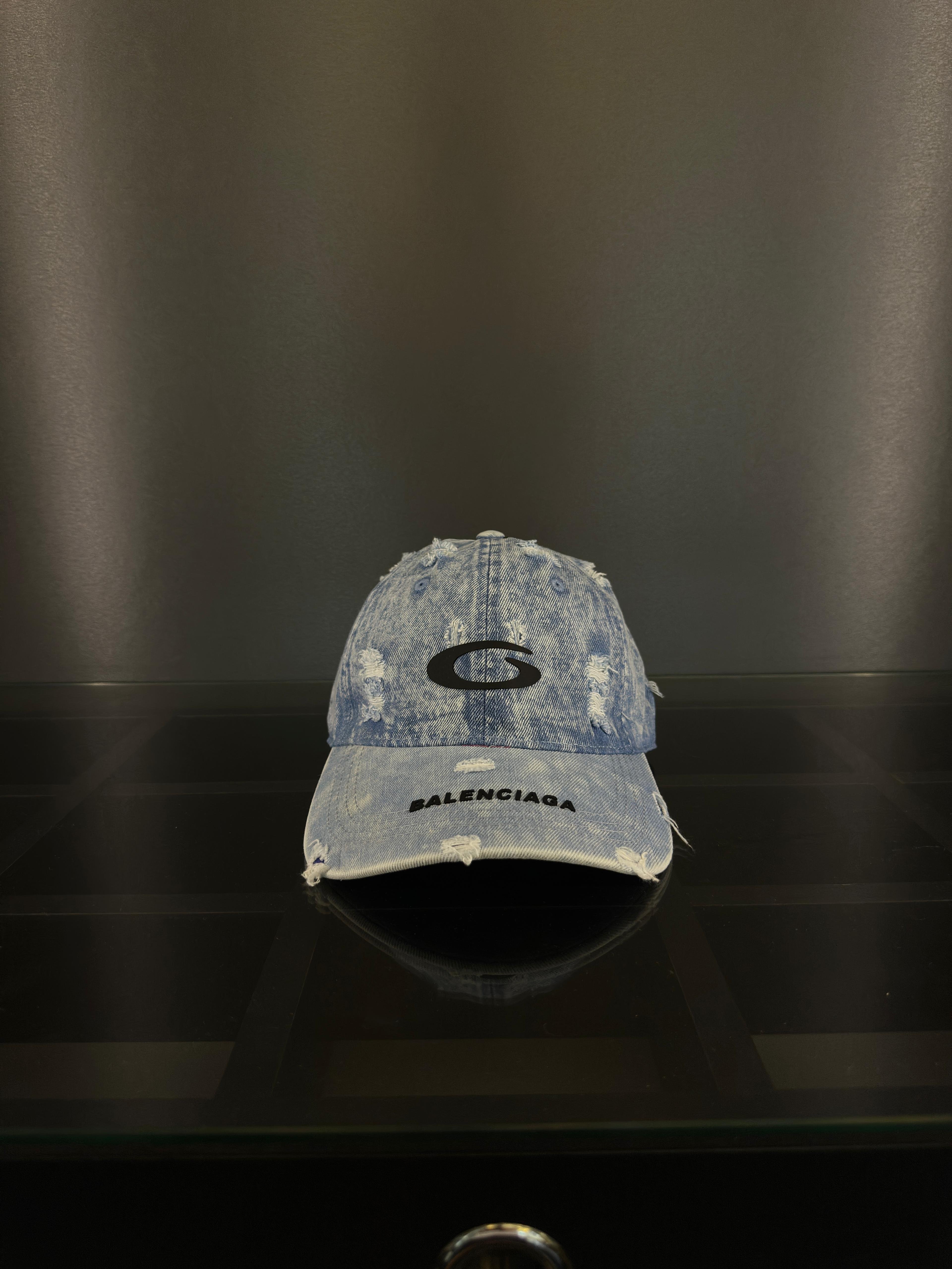 Balenciaga şapka