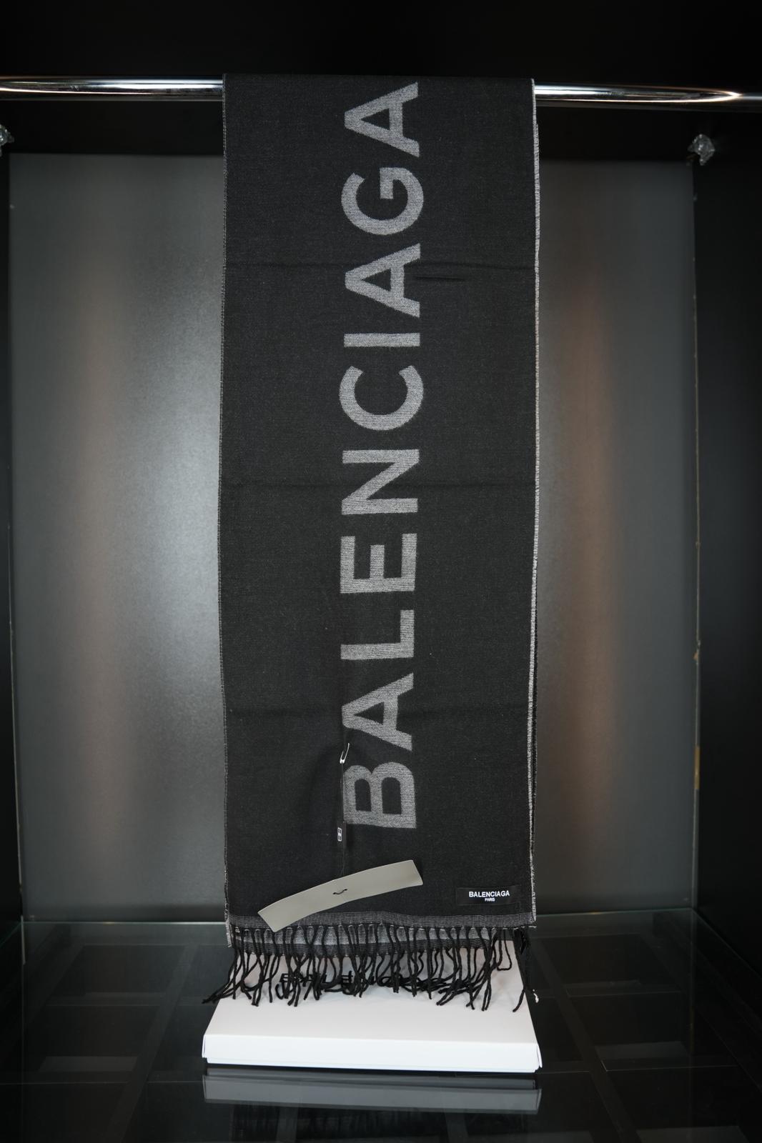 Balenciaga atkı