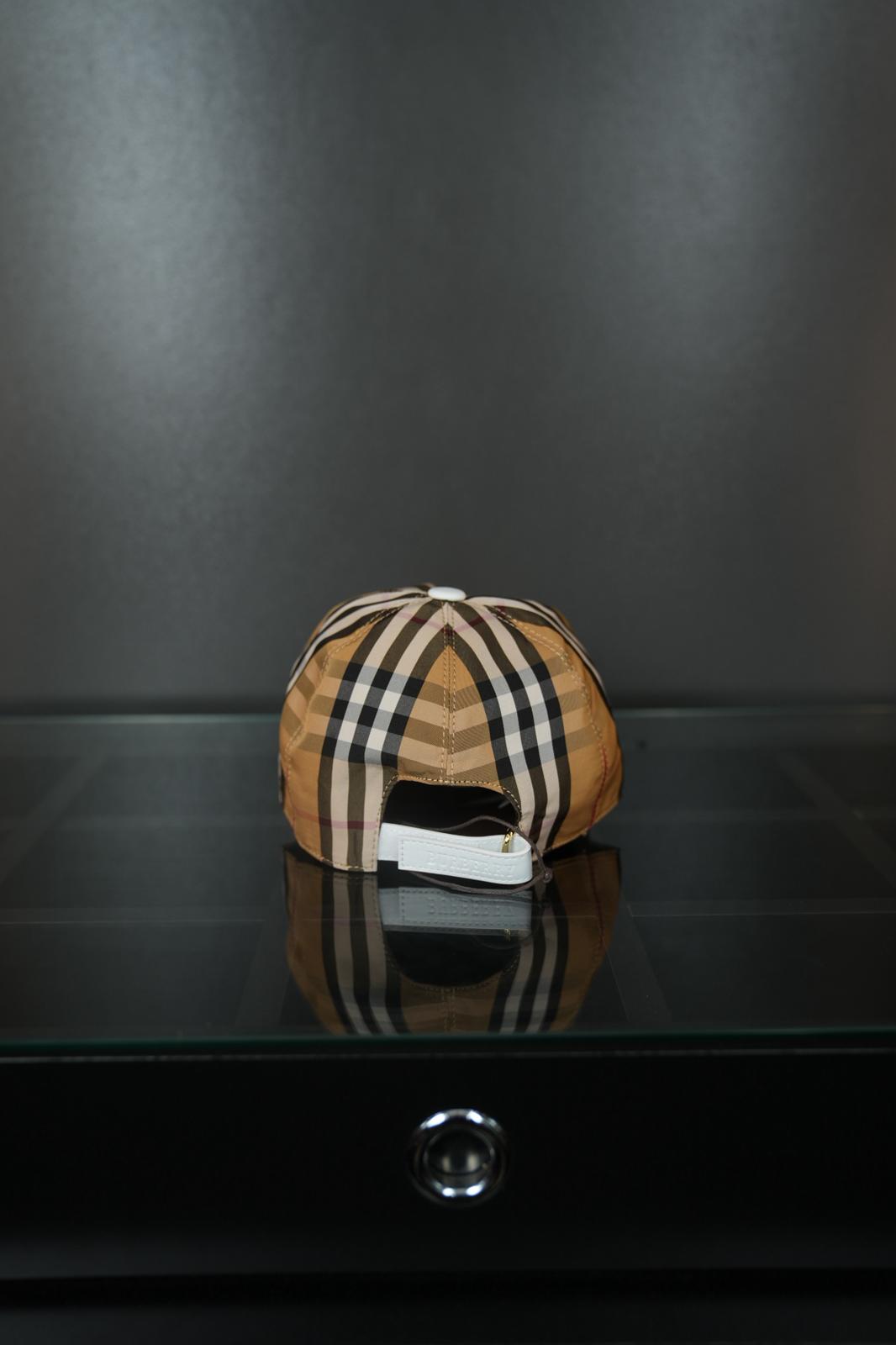 Burberry şapka