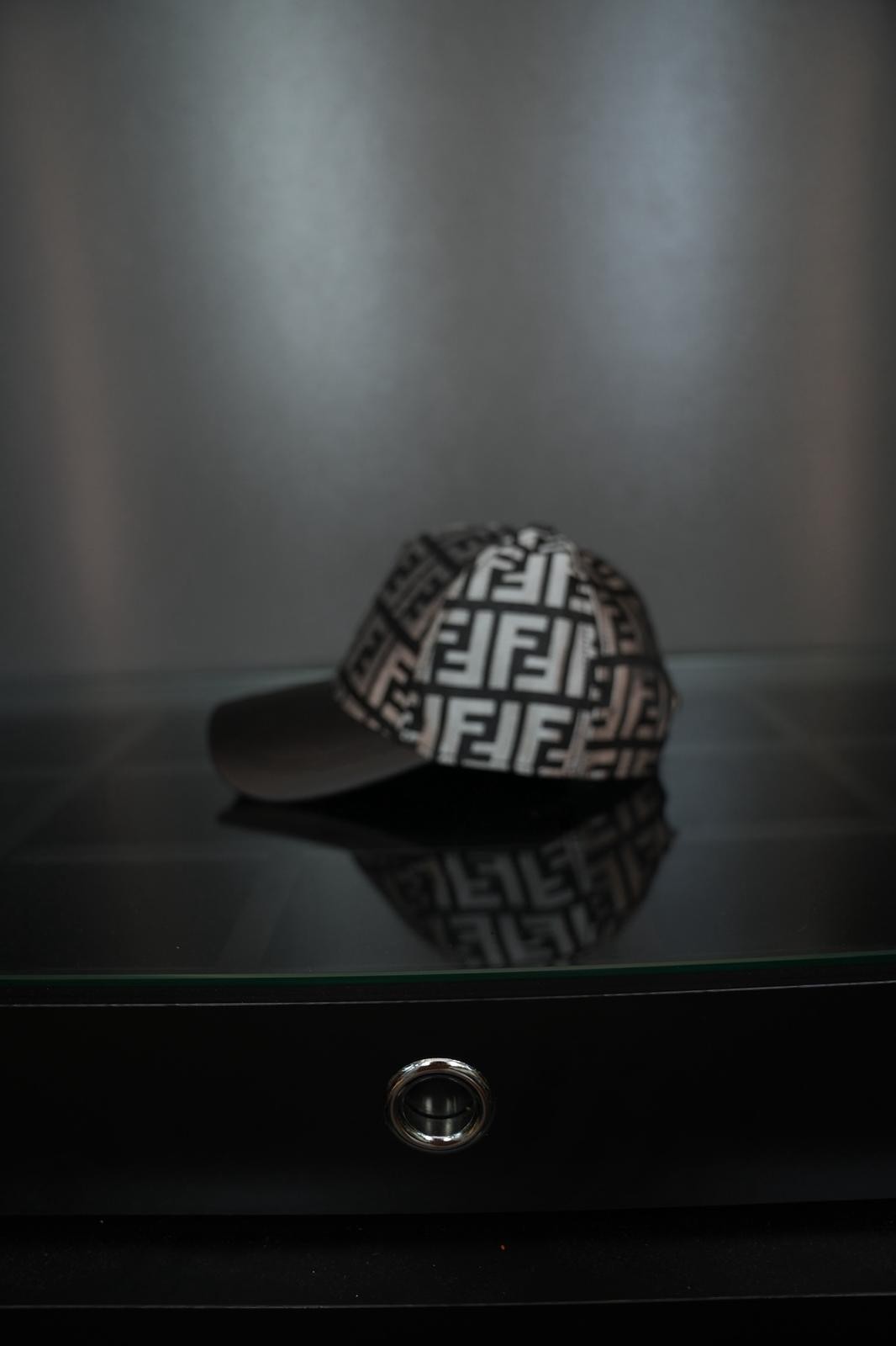 Fendi şapka