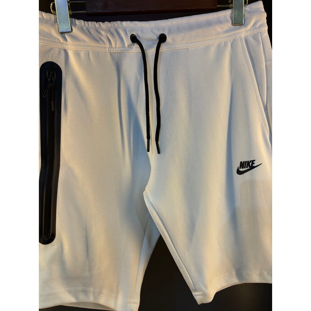 Nike tech fleece şort