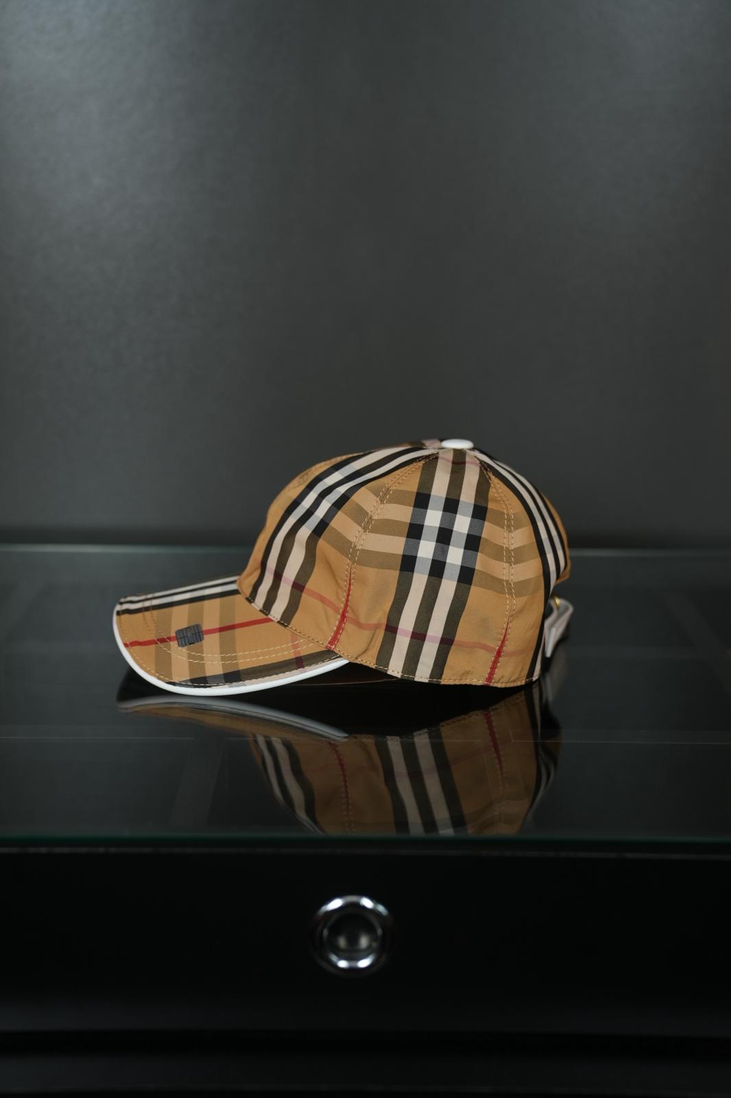 Burberry şapka