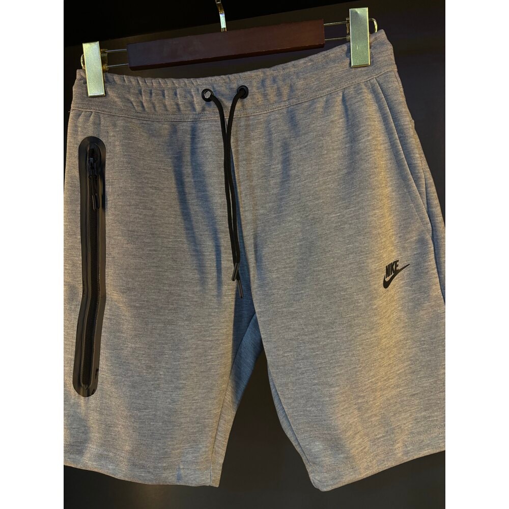 Nike tech fleece şort